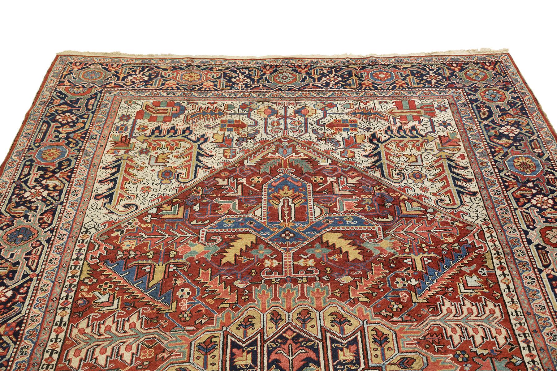 Antiker Heriz-Teppich, handgeknüpft, 15,2 × 10,8 ft- Rot, Elfenbein & Marine (Handgeknüpft) im Angebot