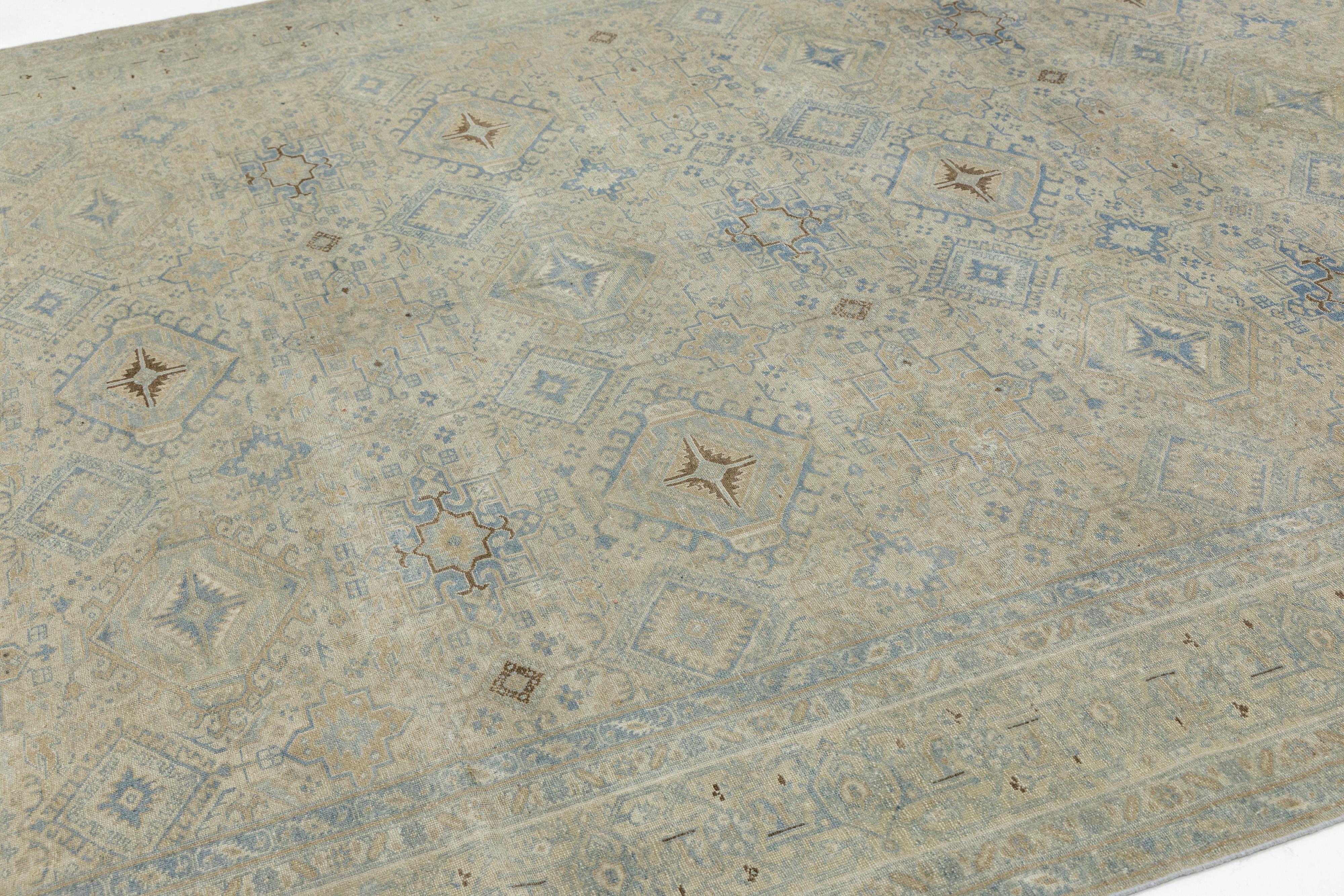 Tappeto antico Heriz - Lana annodata a mano, geometrico in morbidi toni della terra in vendita 3