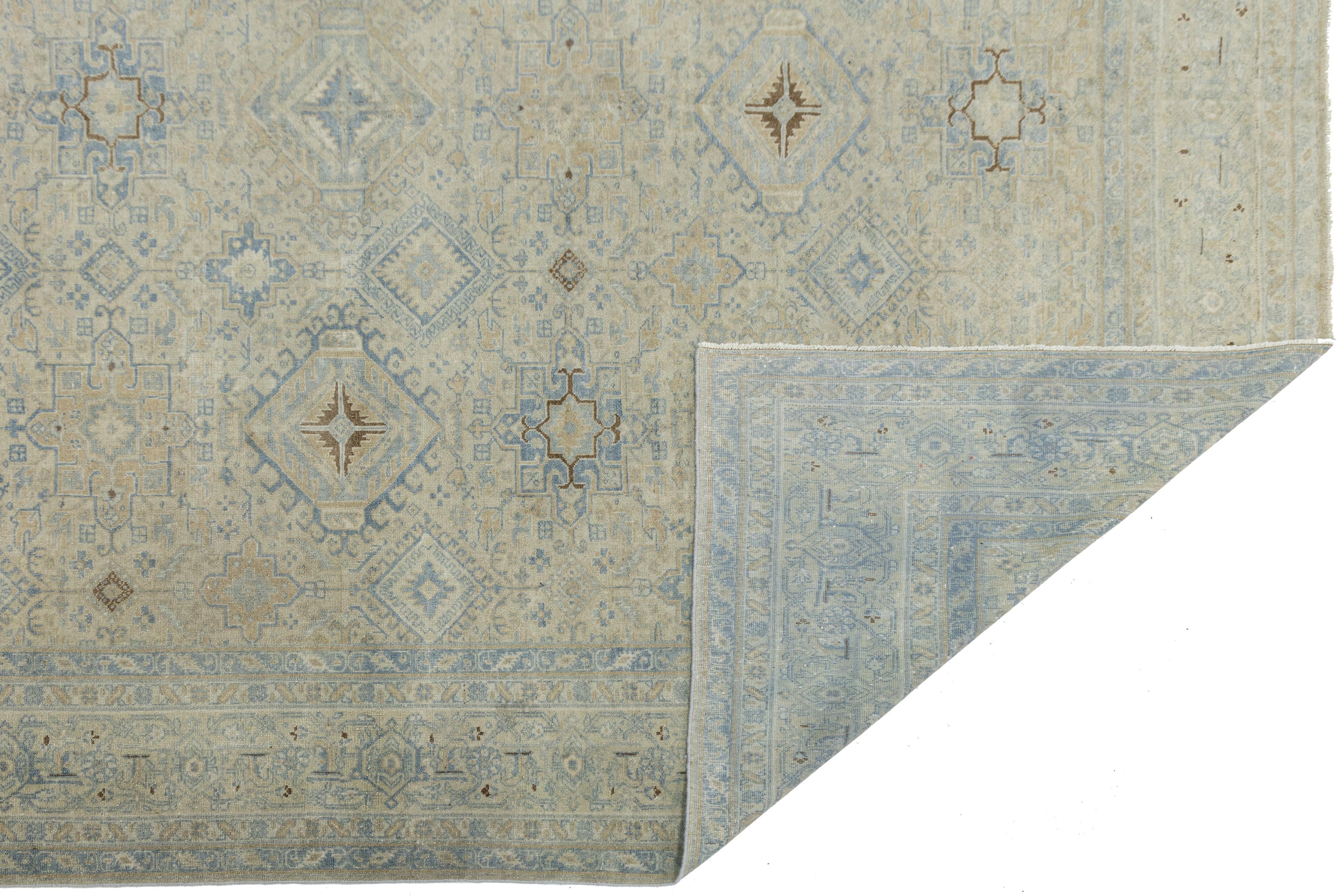 Heriz Serapi Tappeto antico Heriz - Lana annodata a mano, geometrico in morbidi toni della terra in vendita