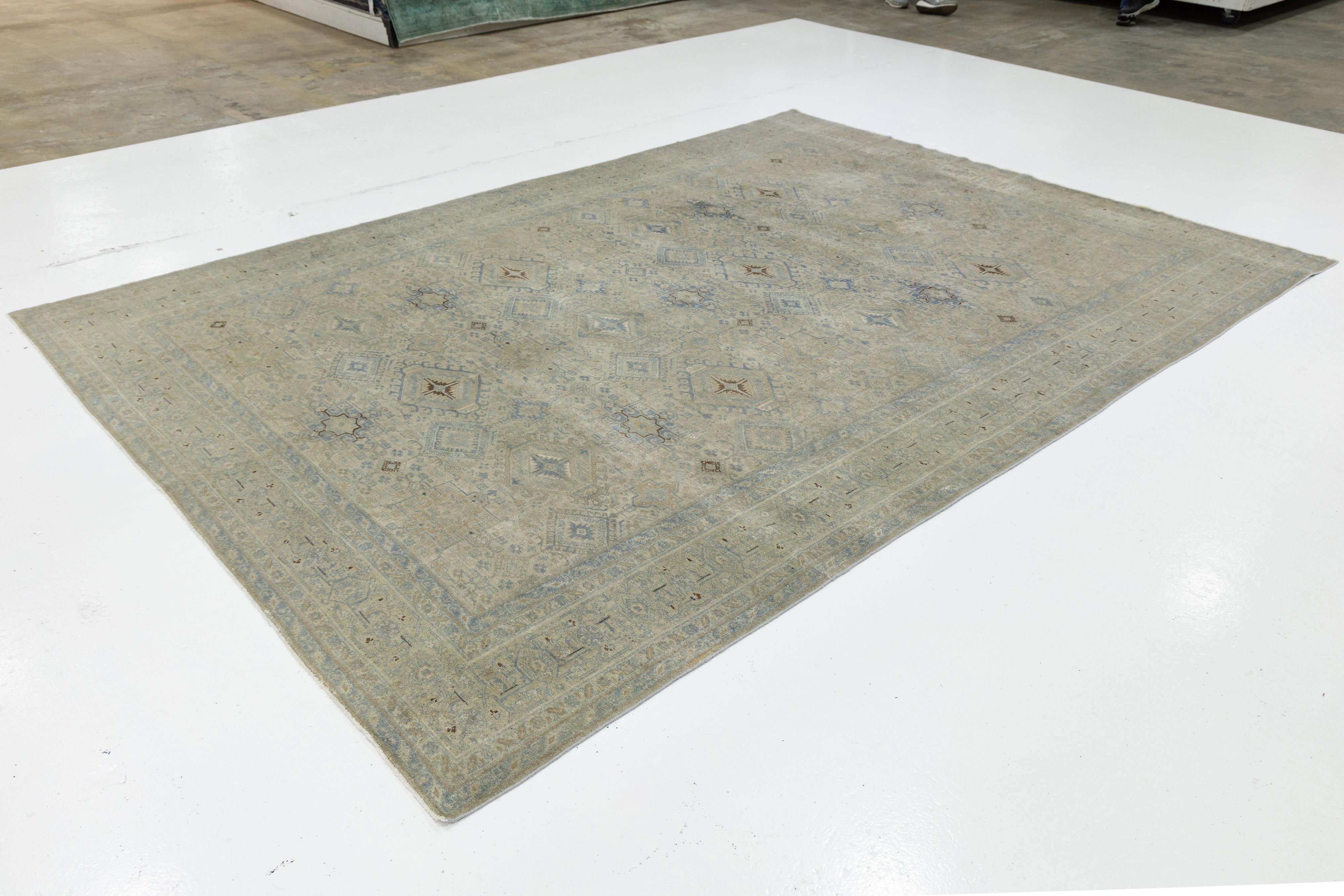 Persiano Tappeto antico Heriz - Lana annodata a mano, geometrico in morbidi toni della terra in vendita