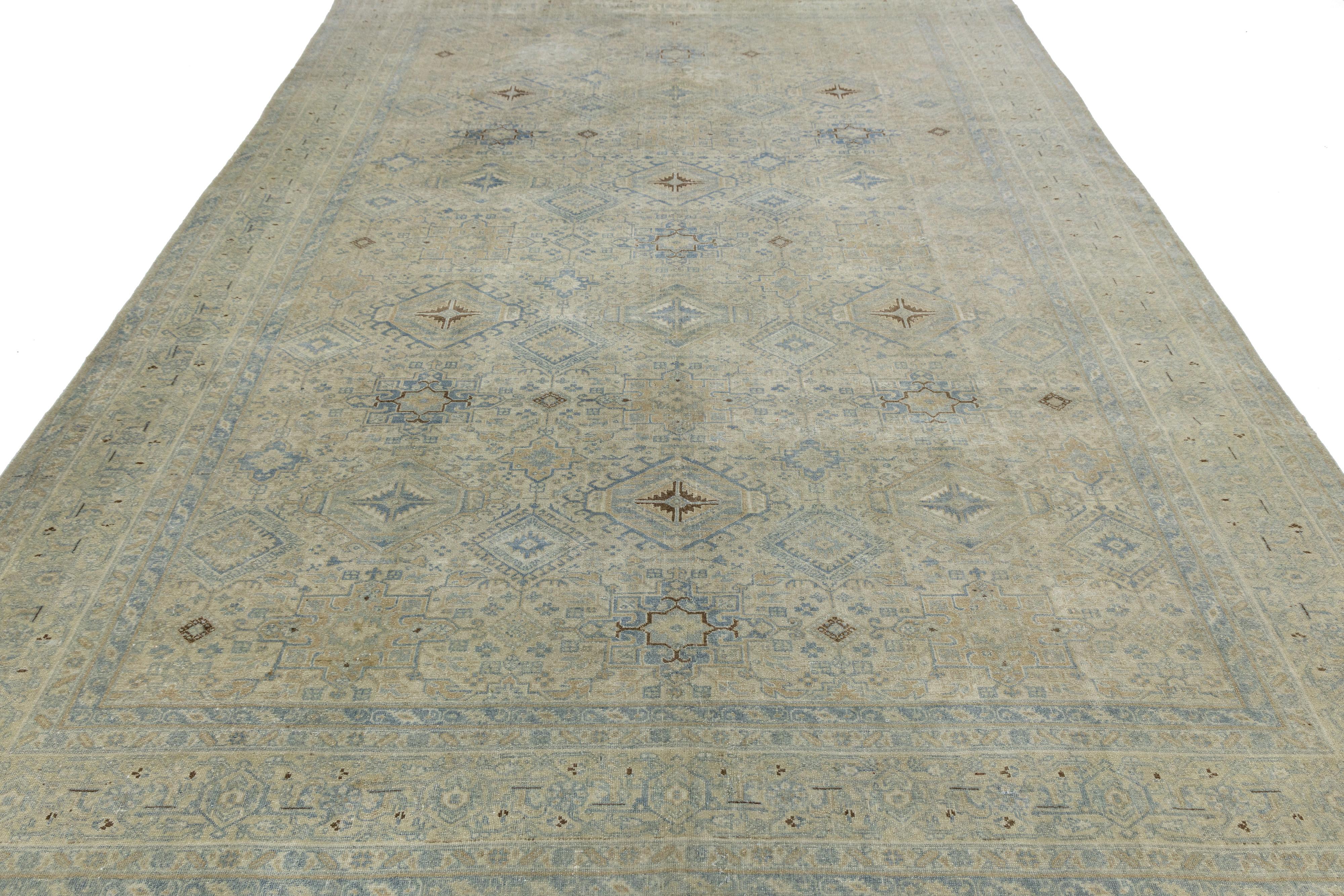 Tappeto antico Heriz - Lana annodata a mano, geometrico in morbidi toni della terra in vendita 2