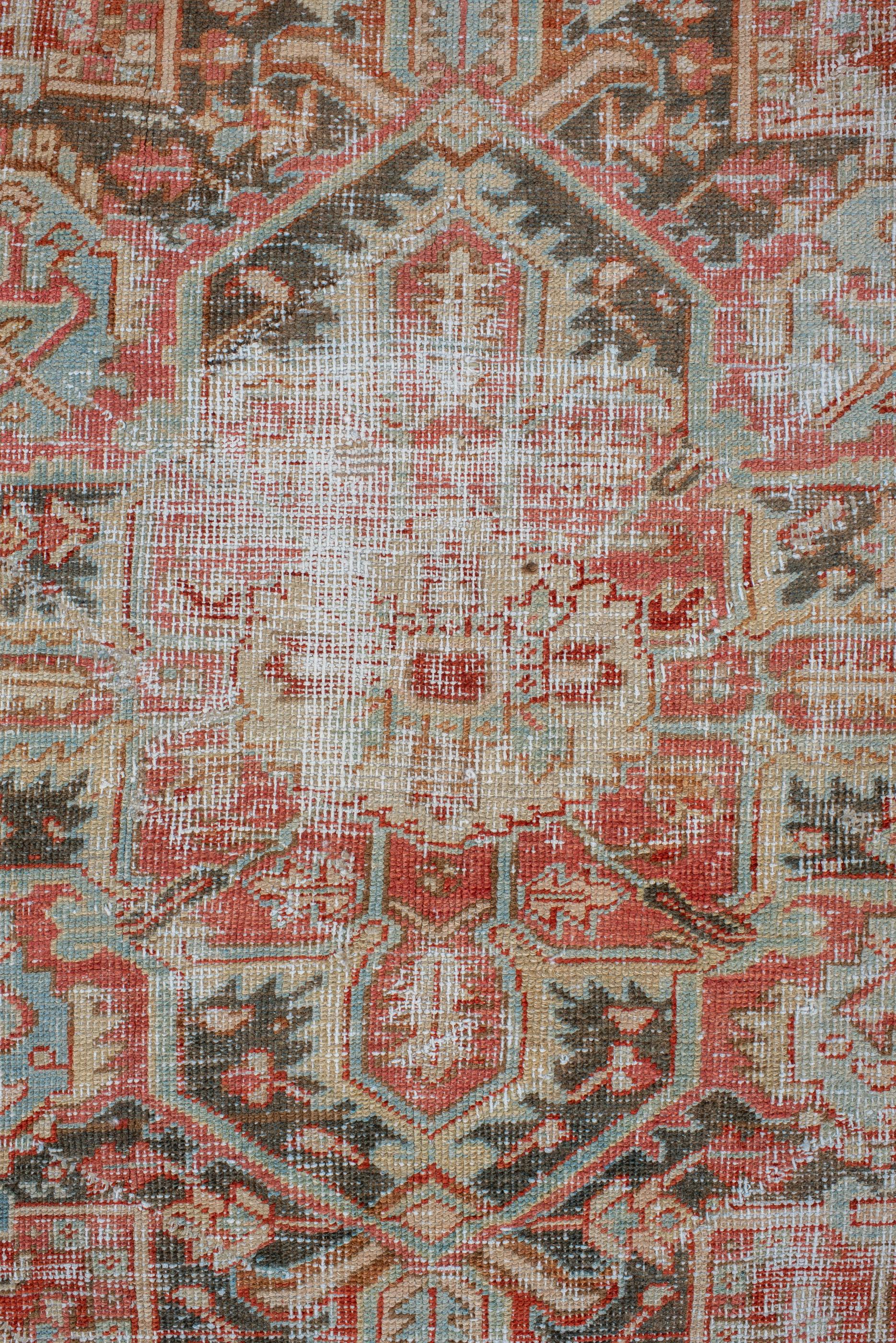 Hand-Knotted Antique Heriz Rug with Bold Medallion, Early 20th Century For Sale
