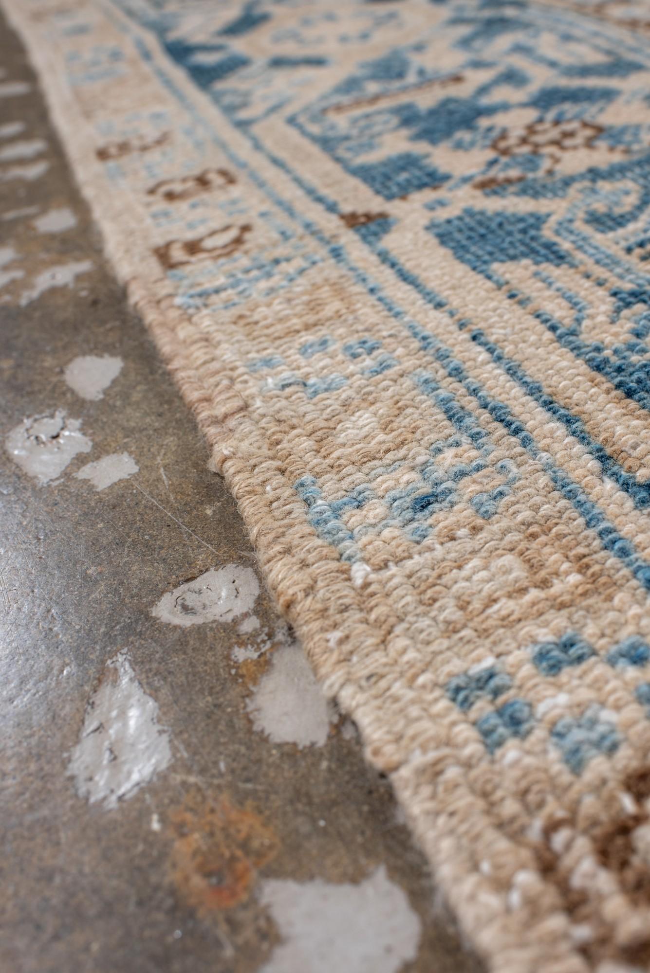 Antiker Heriz-Teppich mit seltener sanfter Blau- und Beige-Palette (Wolle) im Angebot