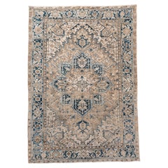 Antiker Heriz-Teppich mit seltener sanfter Blau- und Beige-Palette