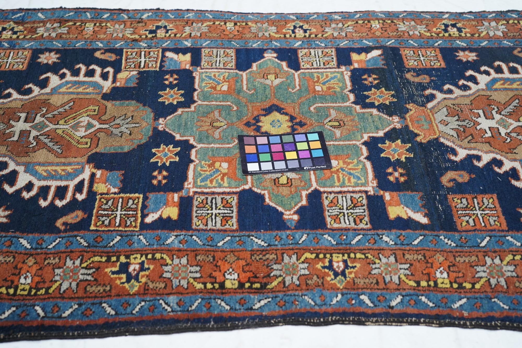 Antiker Heriz-Läufer 2'8'' x 10'8'' im Angebot 5