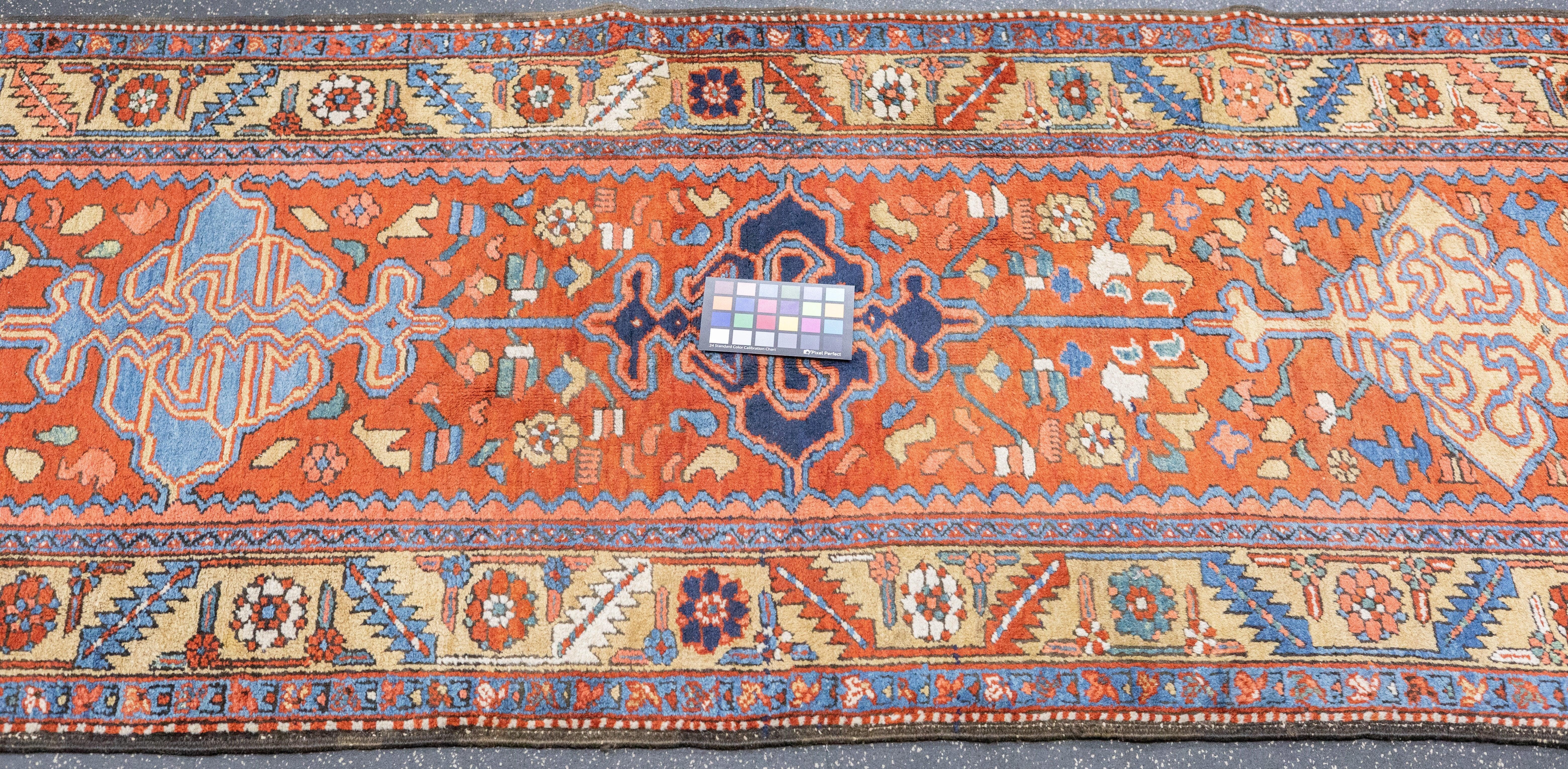Antiker Heriz-Läufer 3'3'' x 14'7'' (20. Jahrhundert) im Angebot