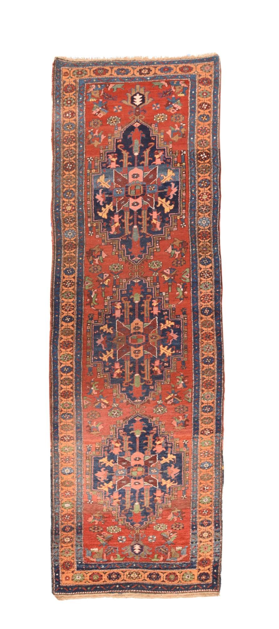 Antiker Heriz-Läufer 3'6'' x 11' im Zustand „Gut“ im Angebot in New York, NY