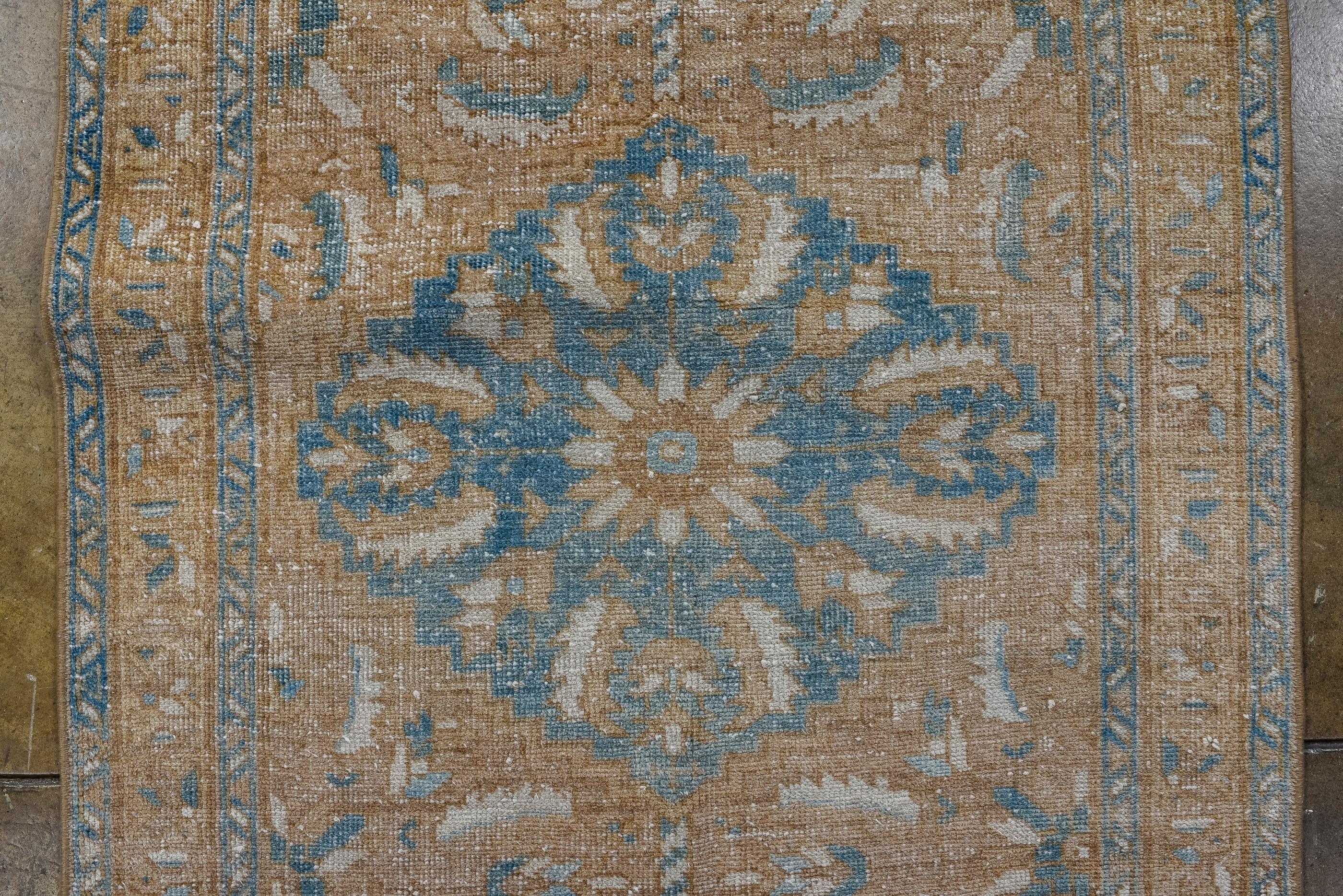 Antique Heriz Runner with Cream Field and Blue and Salmon Details In Good Condition For Sale In New York, NY