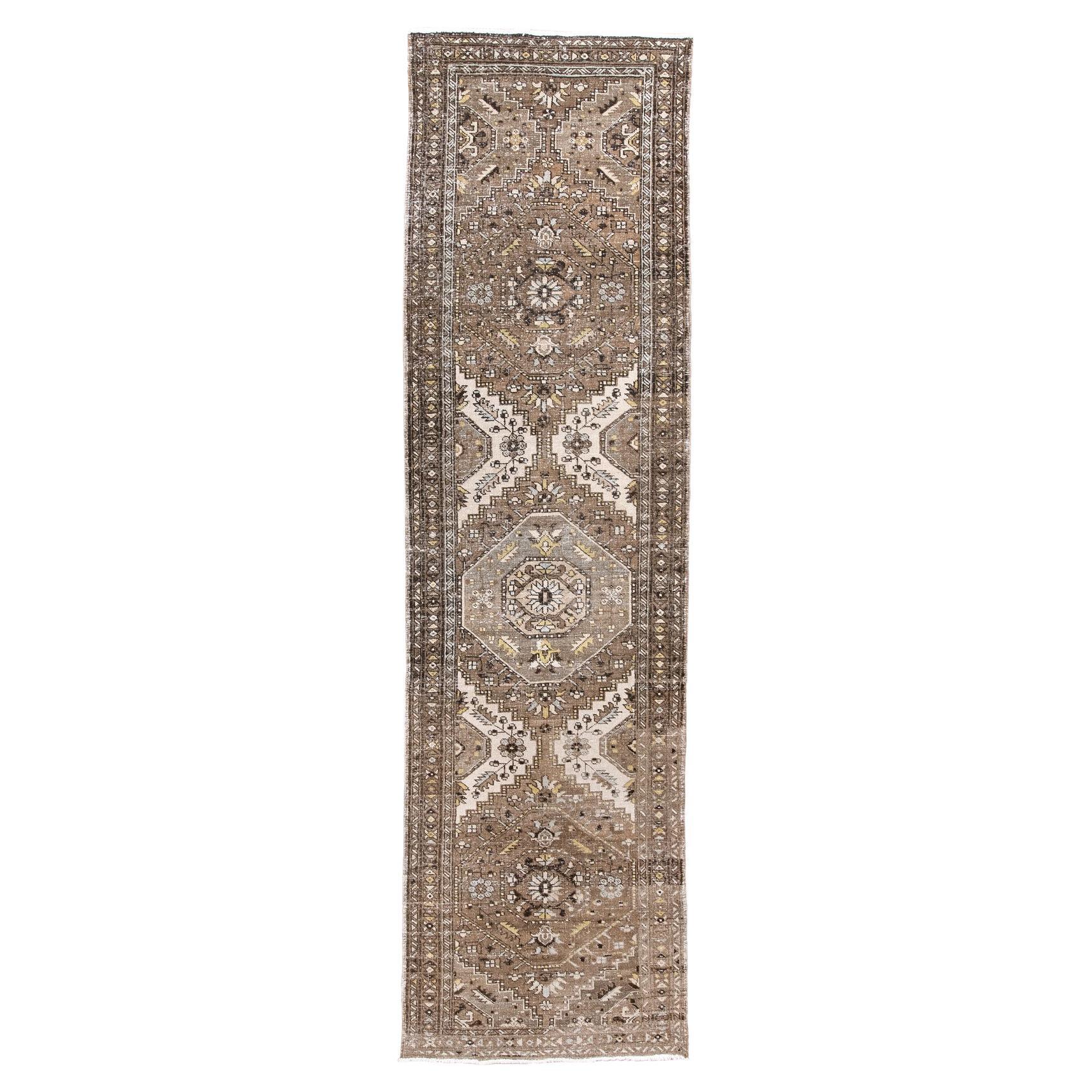 Chemin de table antique Heriz avec trois médaillons octogonaux en vente