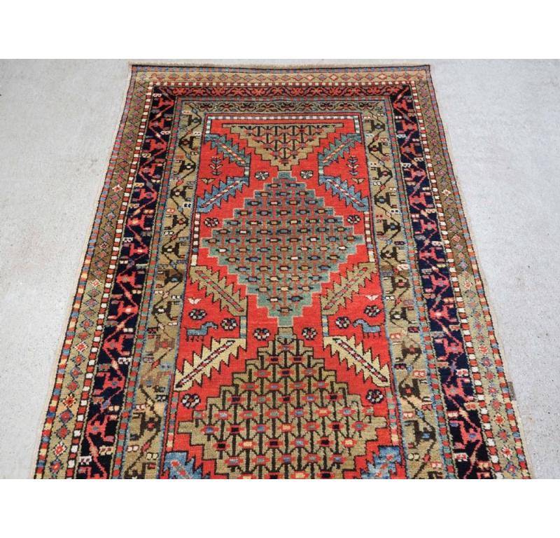 Antiker Heriz-Läufer mit ungewöhnlichem Design, um 1900 (Unbekannt) im Angebot