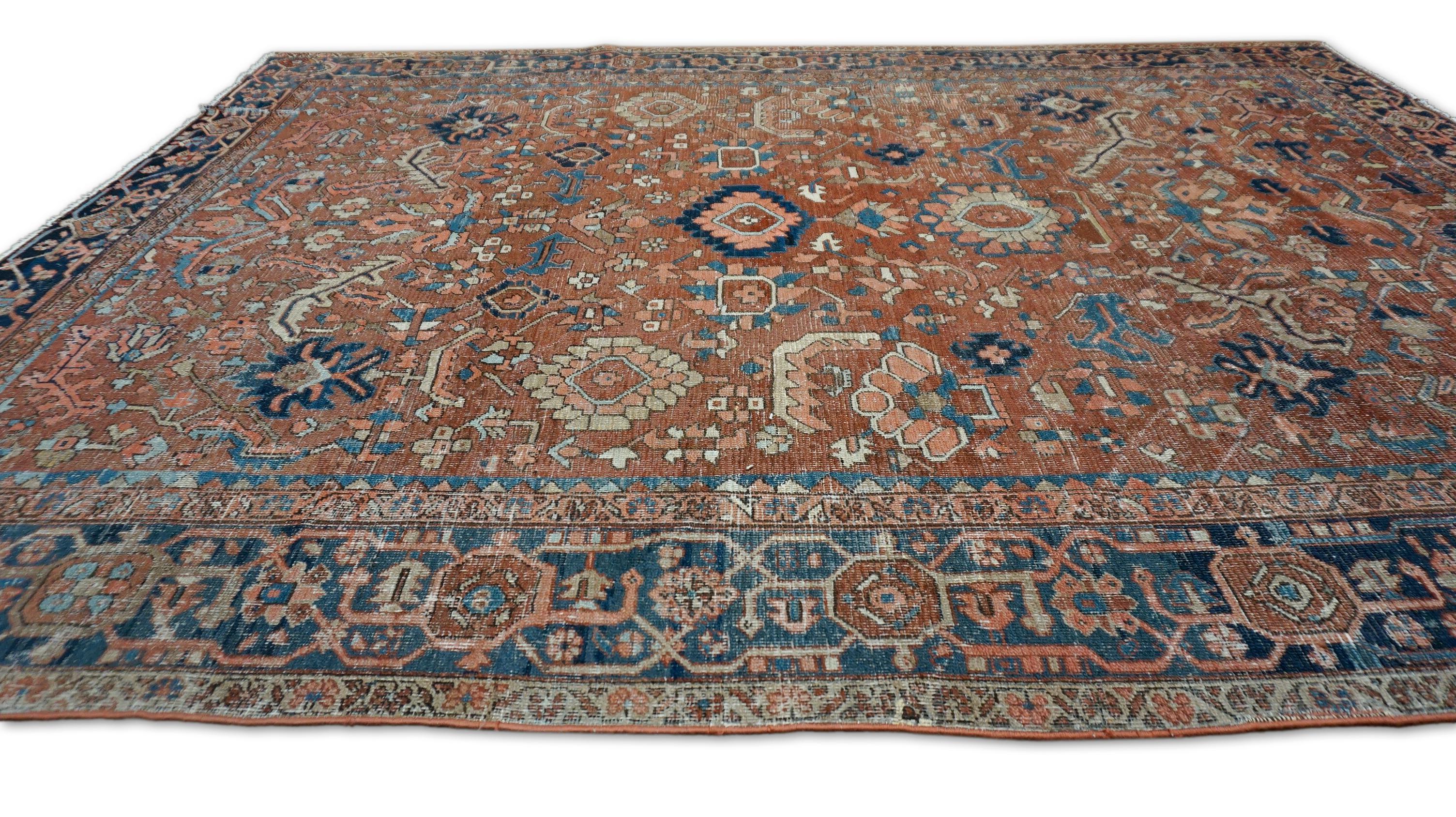 Antique Heriz Rust, Blue Wool Rug 9'3''x11'10'' Bon état - En vente à Torrance, CA