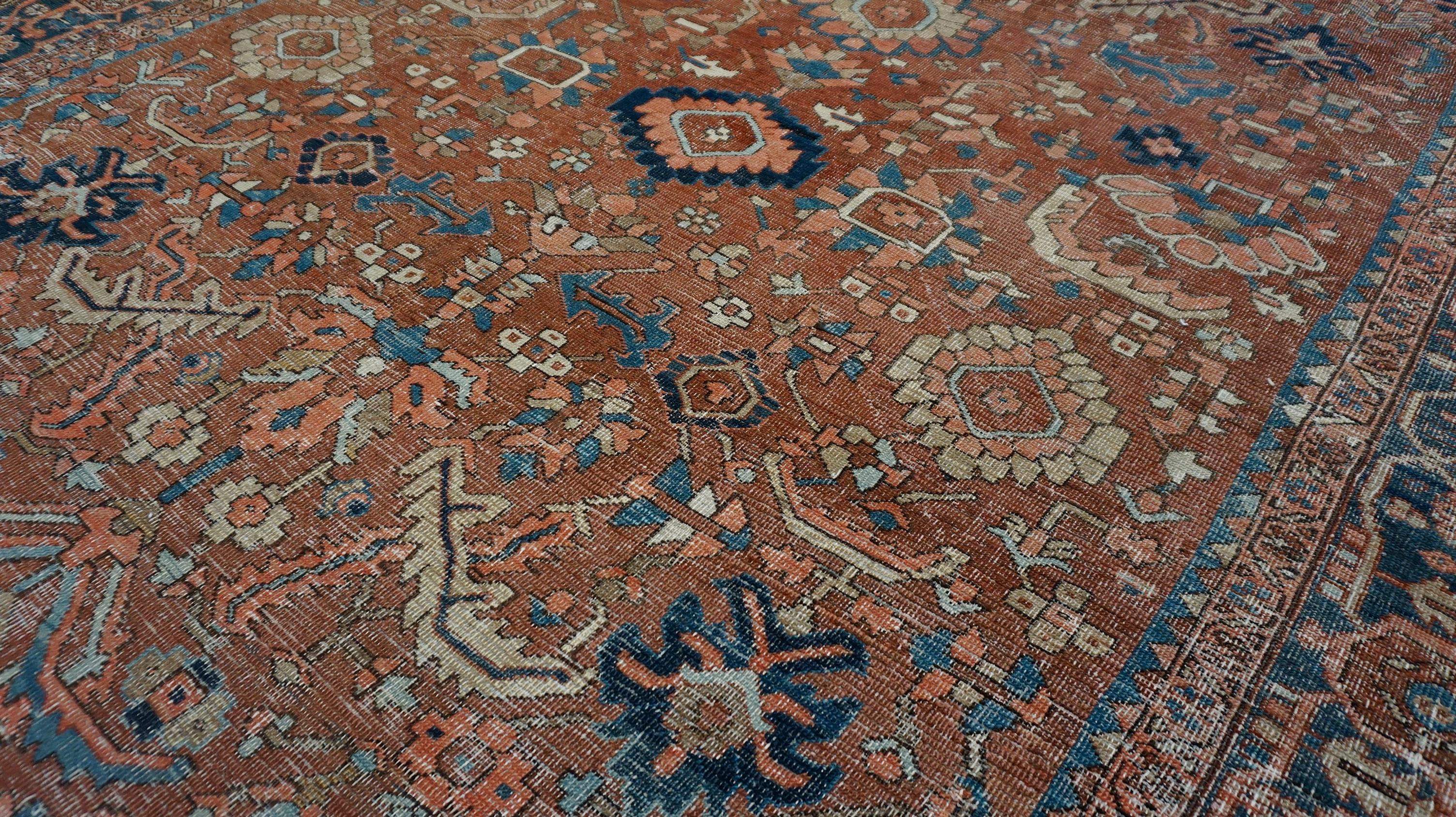 20ième siècle Antique Heriz Rust, Blue Wool Rug 9'3''x11'10'' en vente
