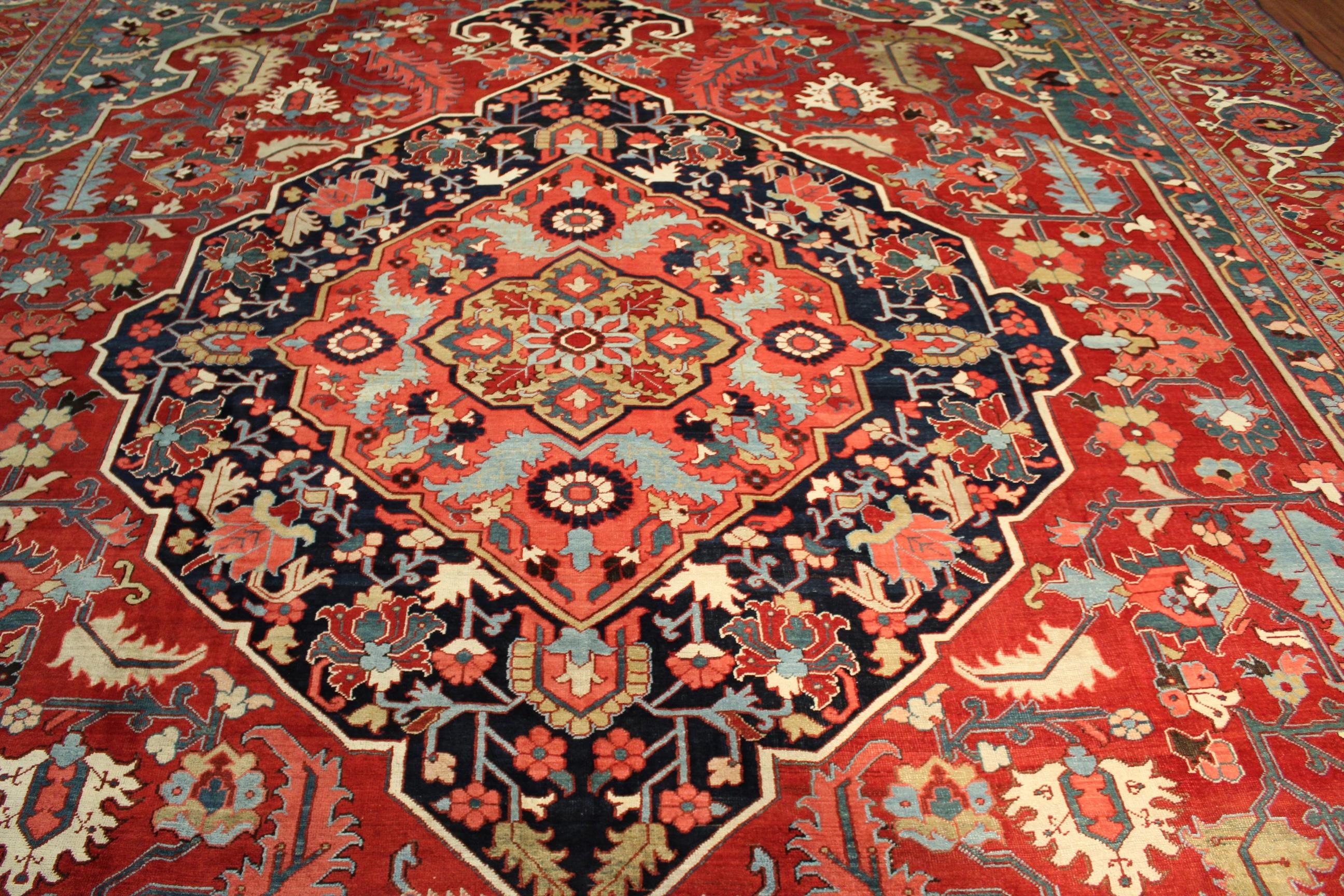 Antique Heriz Serapi Carpet/Rug For Sale 3