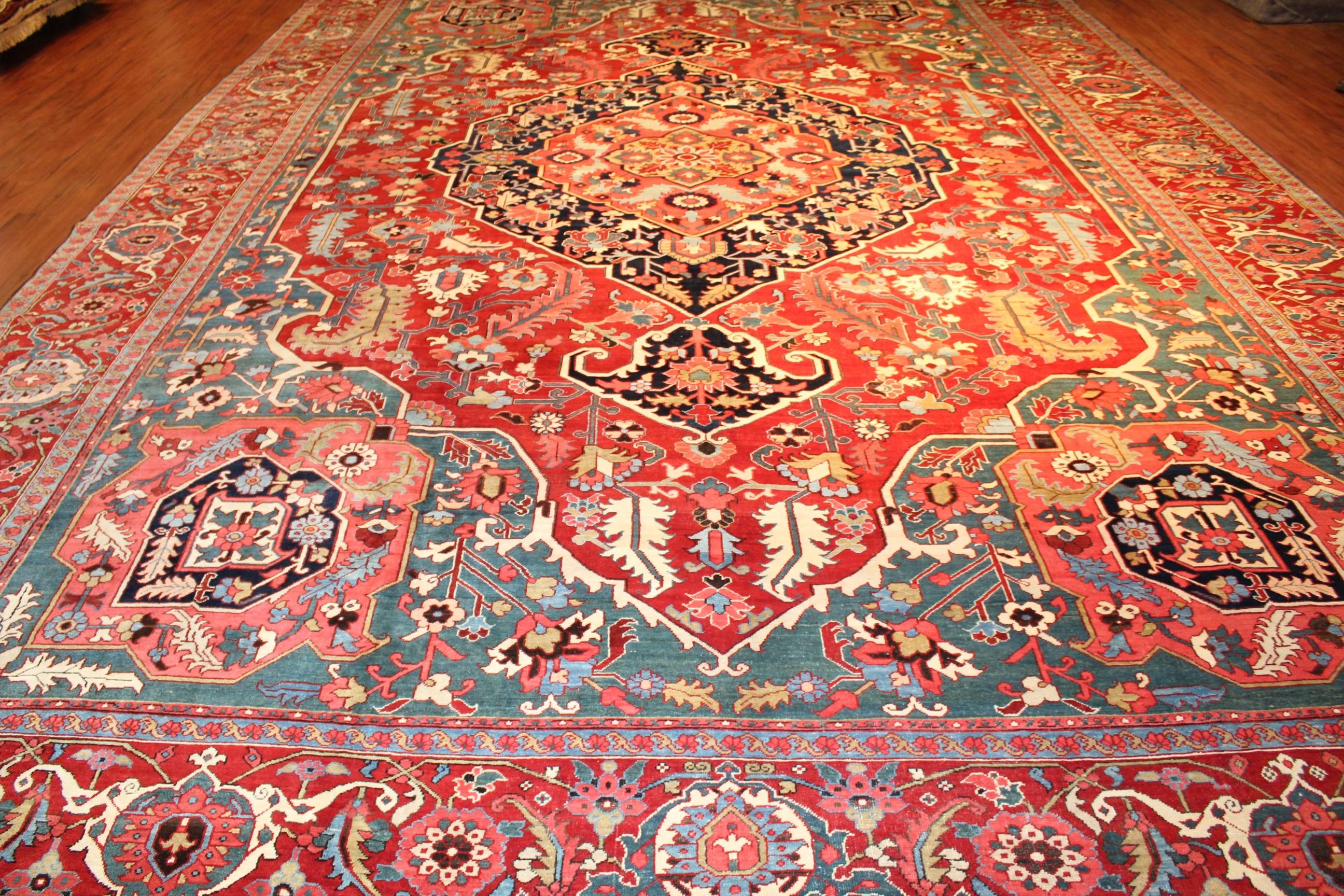 Antique Heriz Serapi Carpet/Rug For Sale 4