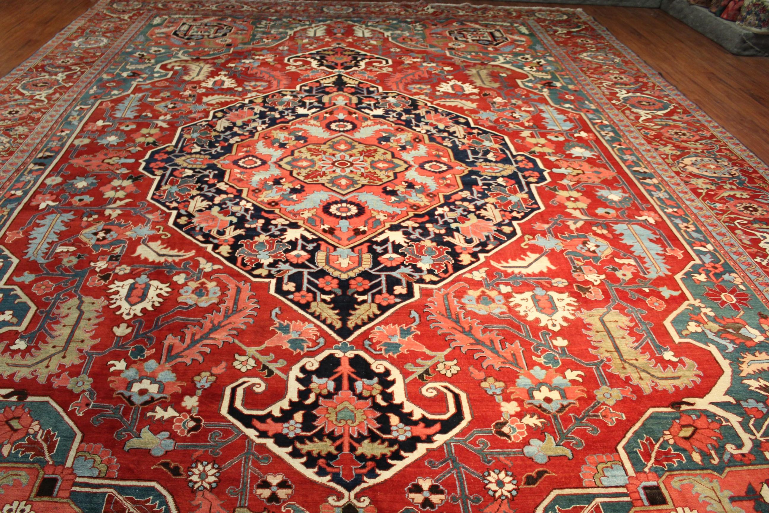 Antique Heriz Serapi Carpet/Rug For Sale 5