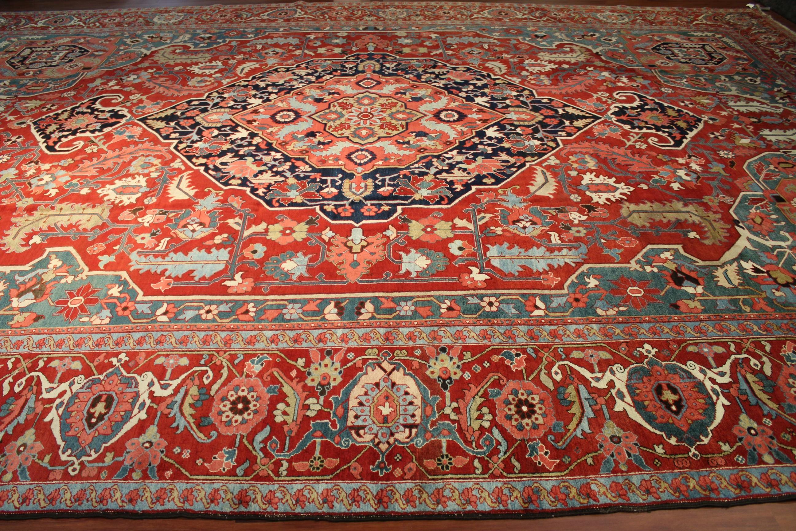 Antique Heriz Serapi Carpet/Rug For Sale 7