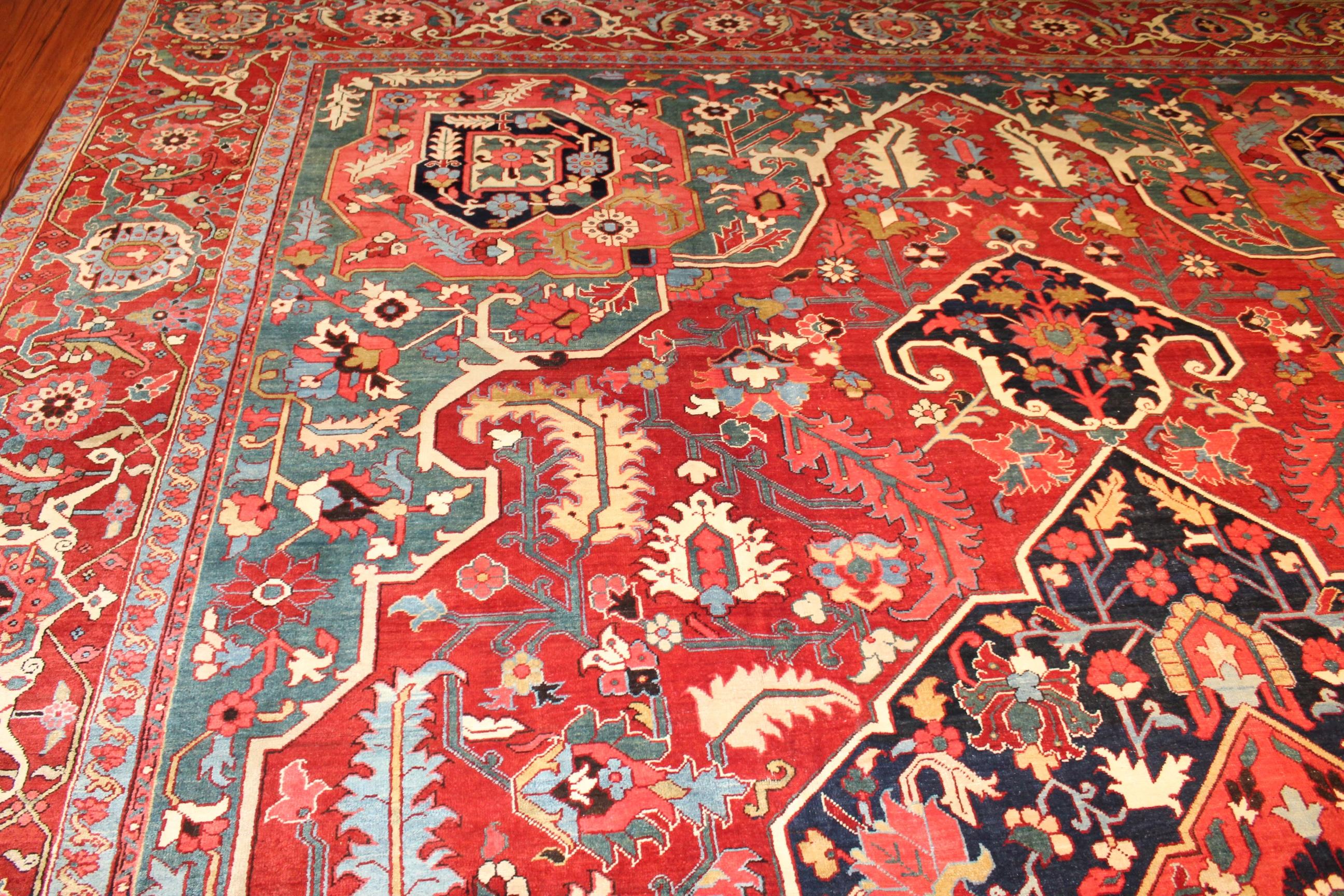 Antique Heriz Serapi Carpet/Rug In Excellent Condition For Sale In Gainesville, VA