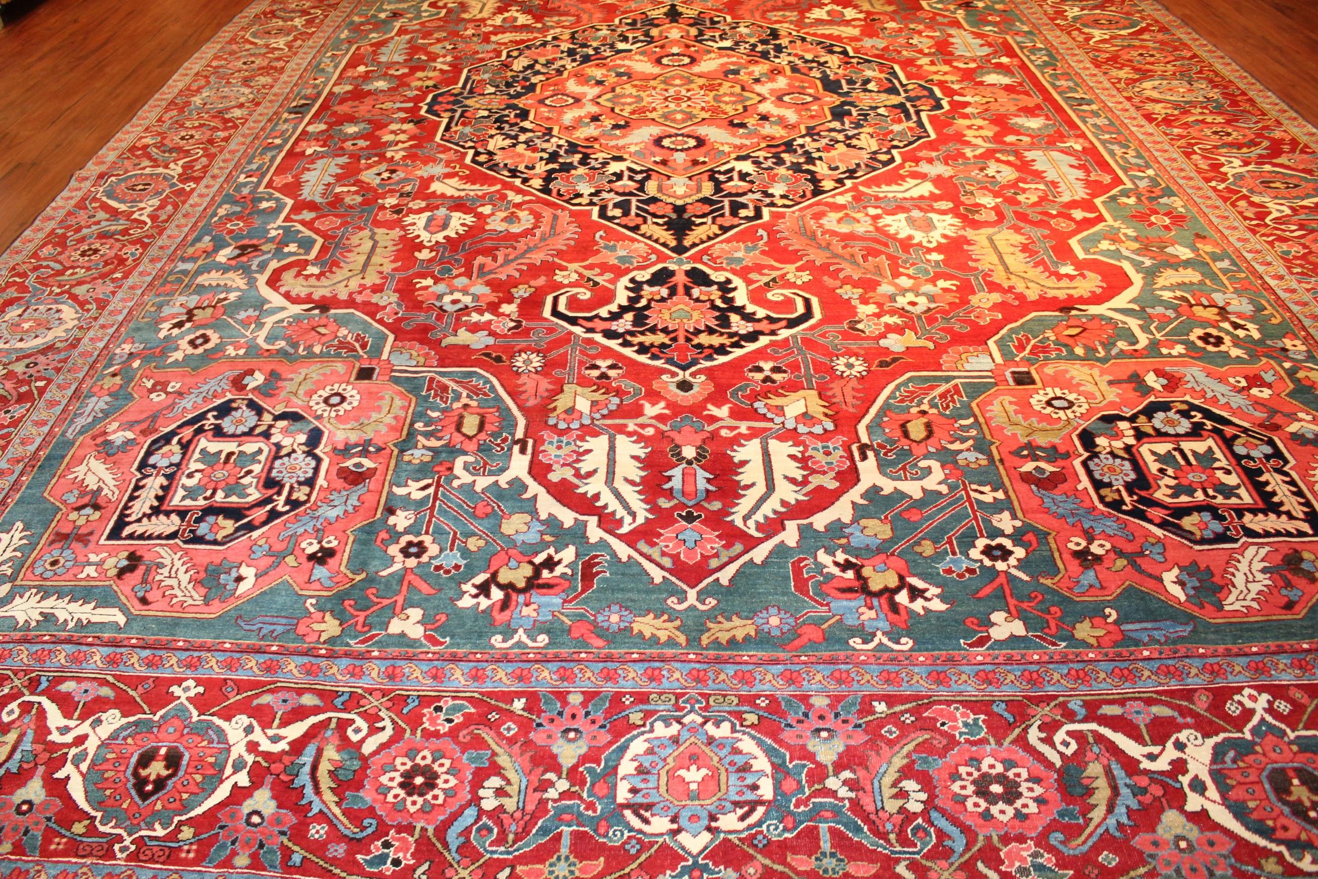 Antique Heriz Serapi Carpet/Rug For Sale 1