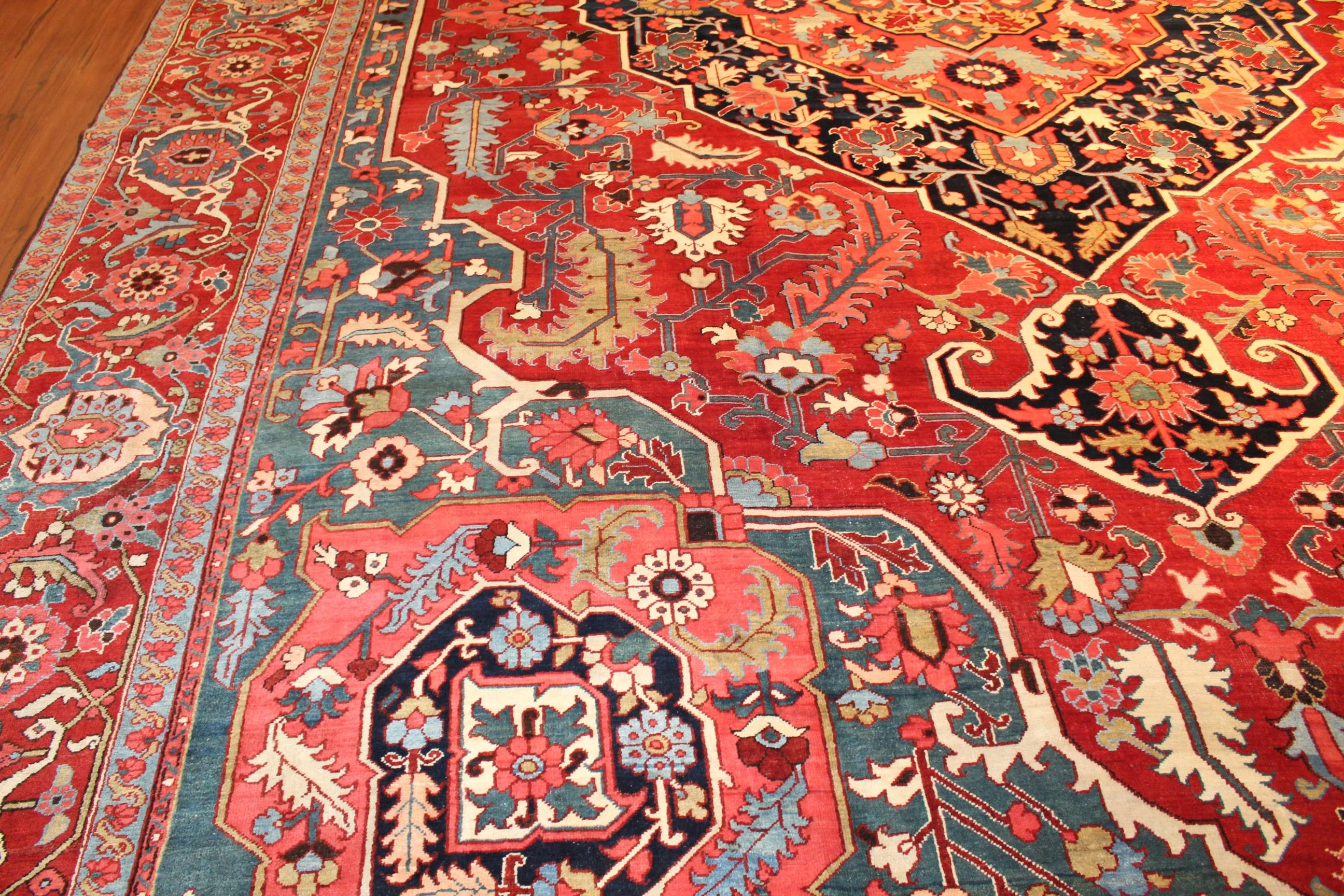 Antique Heriz Serapi Carpet/Rug For Sale 2
