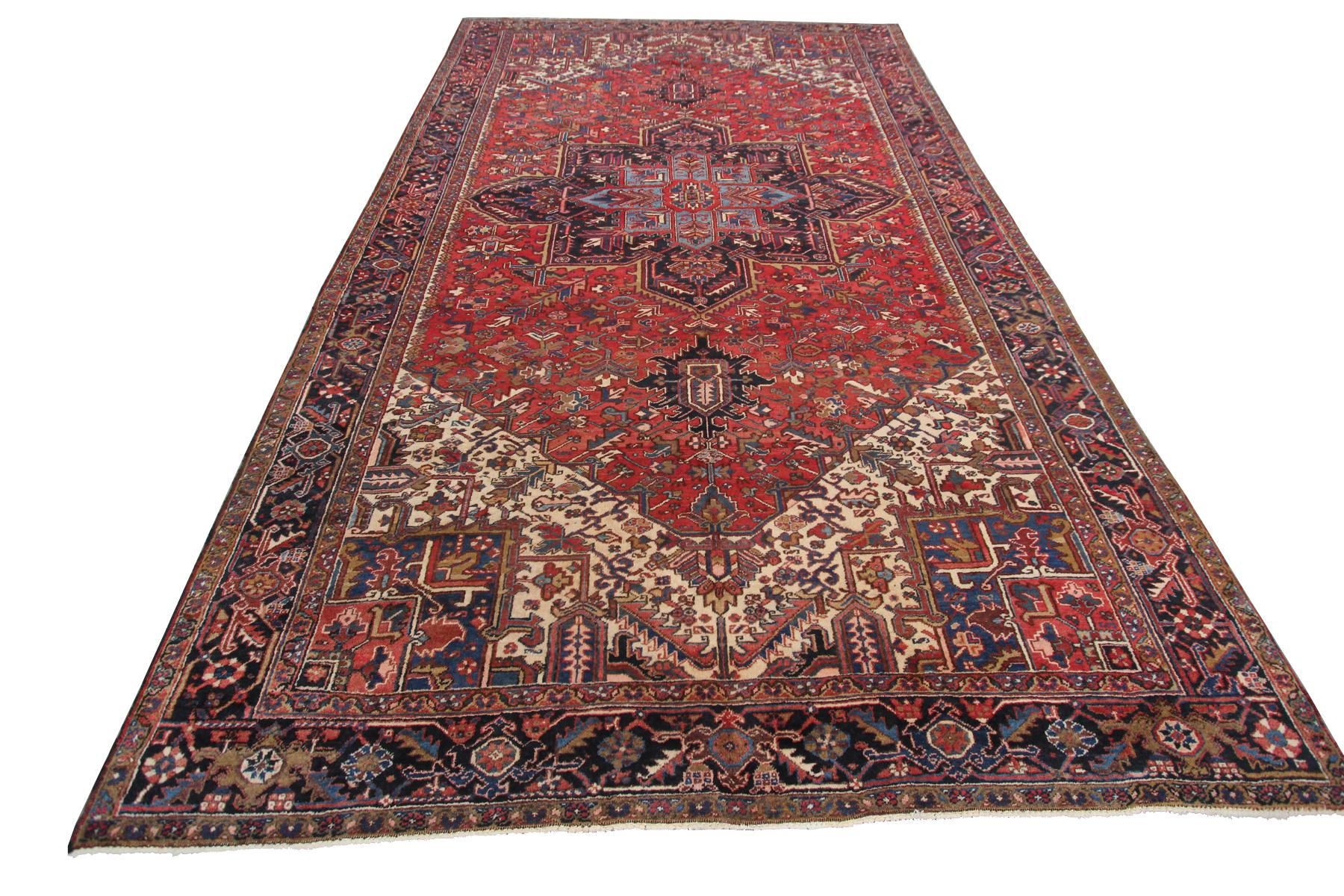 Large Antique Persian Heriz Serapi rug Geometric 

9'5