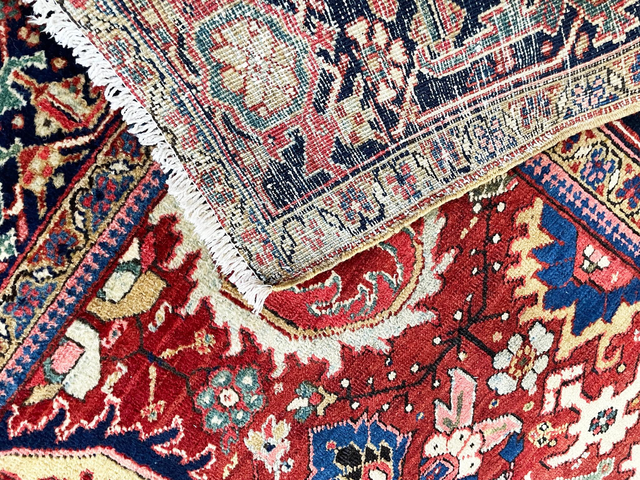 Antique Heriz, Serapi Oriental Carpet, Most Decorative In Excellent Condition For Sale In Evanston, IL