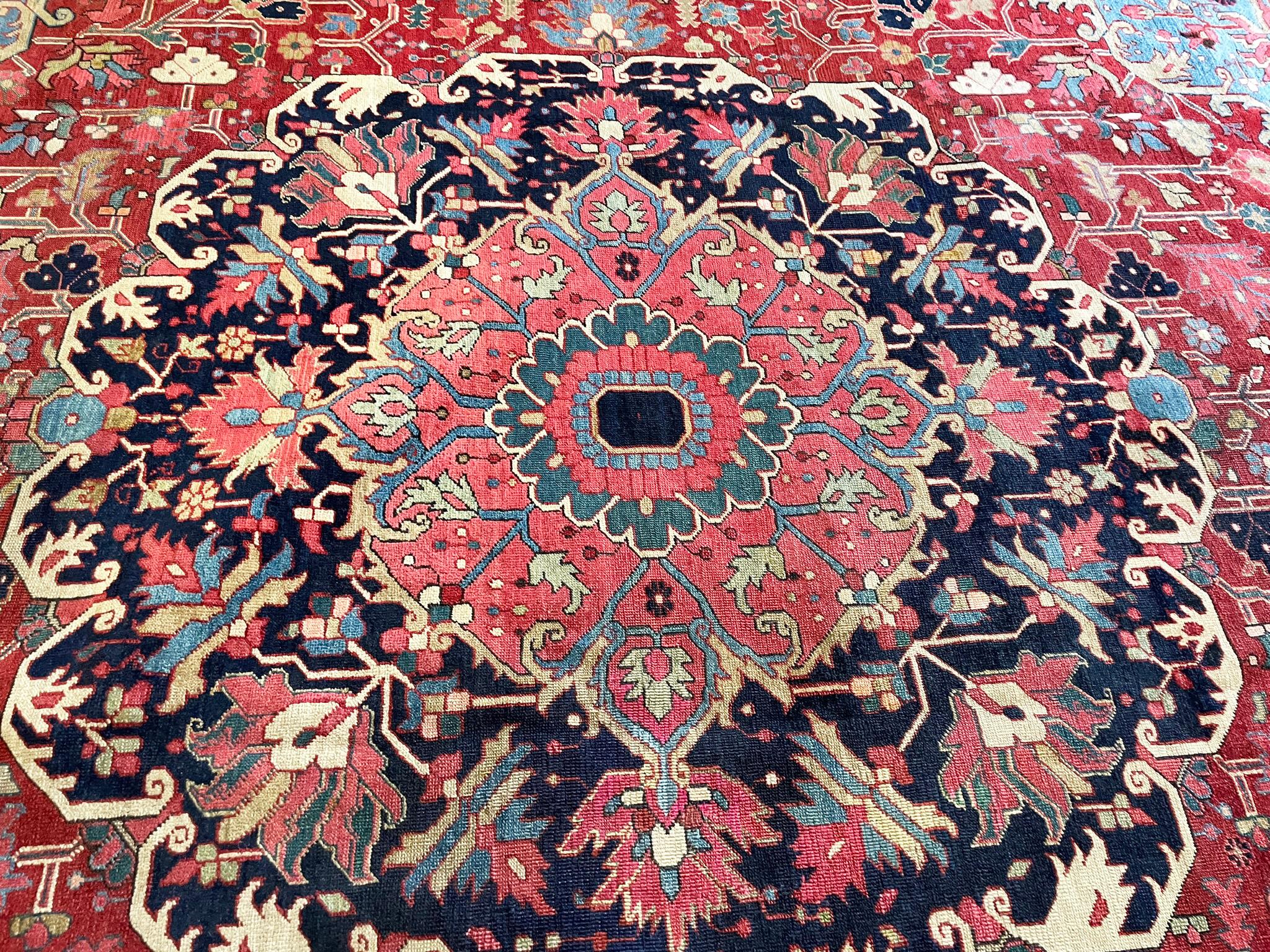 Antique Heriz / Serapi Oriental Carpet, circa 1910  For Sale 2