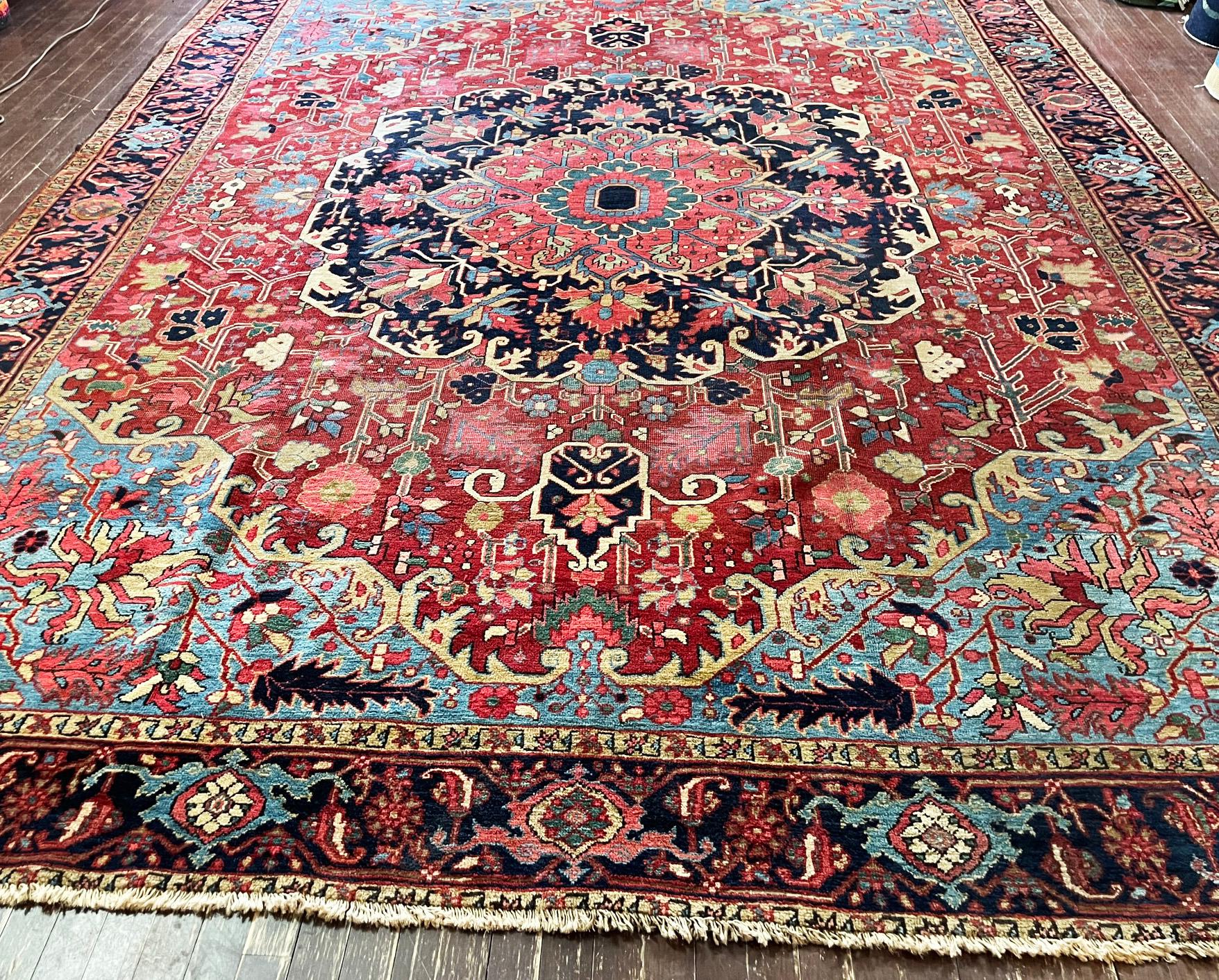 Wool Antique Heriz / Serapi Oriental Carpet, circa 1910  For Sale