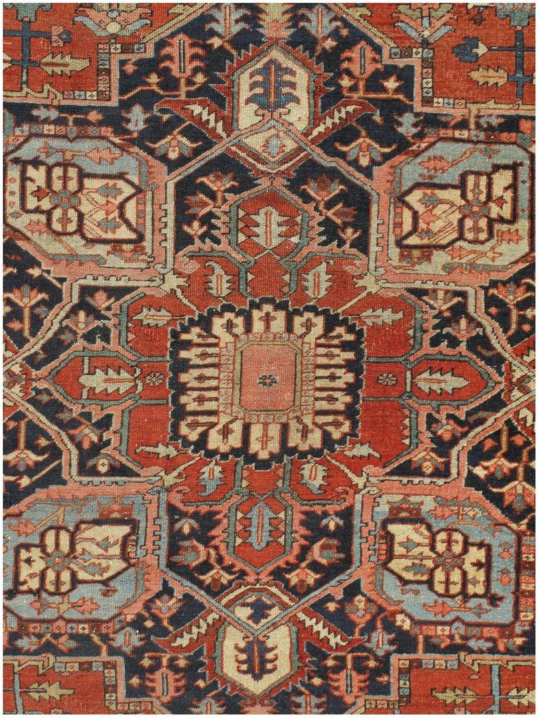 Antique Heriz Serapi Rug, 9'8 X 13'4 In Good Condition For Sale In New York, NY