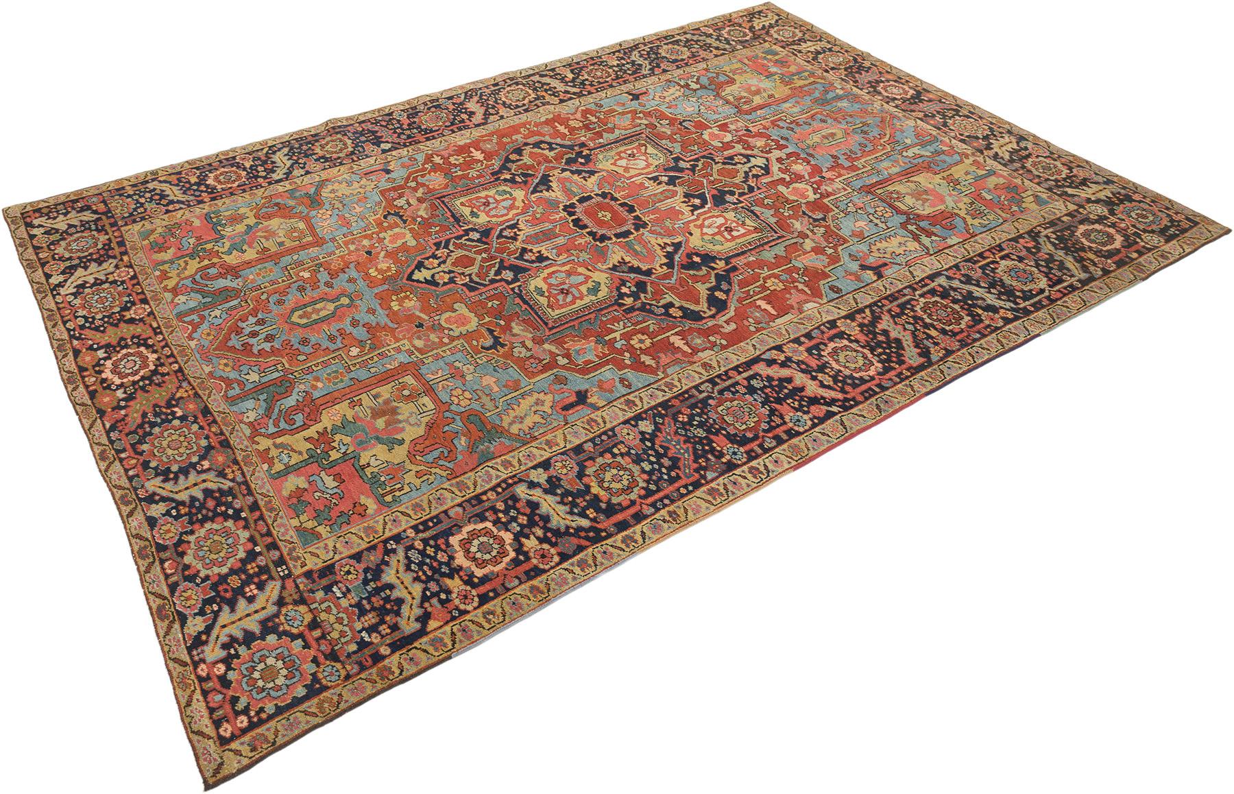 Tappeto Heriz Serapi annodato a mano, tessuto in Iran intorno al 1920.

Questo antico Serapi persiano Heriz presenta un sorprendente disegno a medaglione centrale su un ricco campo rosso, incorniciato da un bordo blu profondo e accentuato da