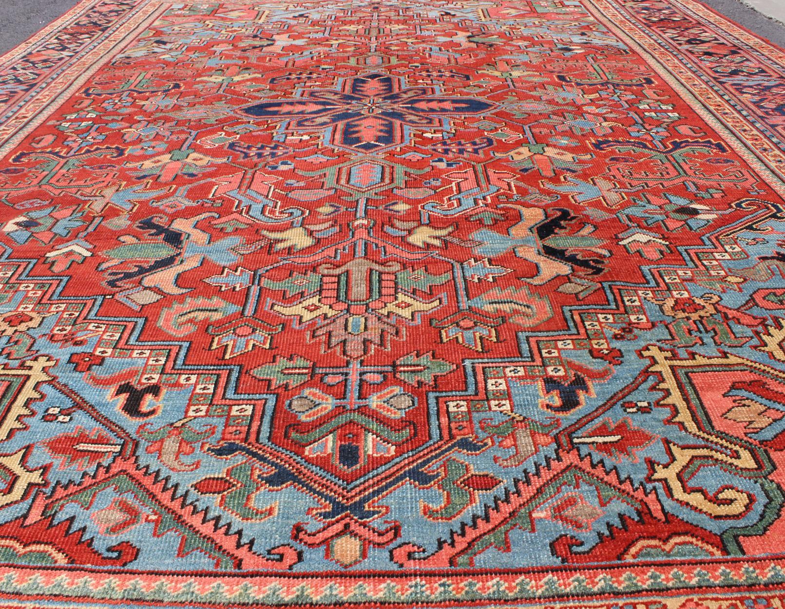 Antique Persian Heriz Serapi Rug with Central Medallion and Geometric Design For Sale 5