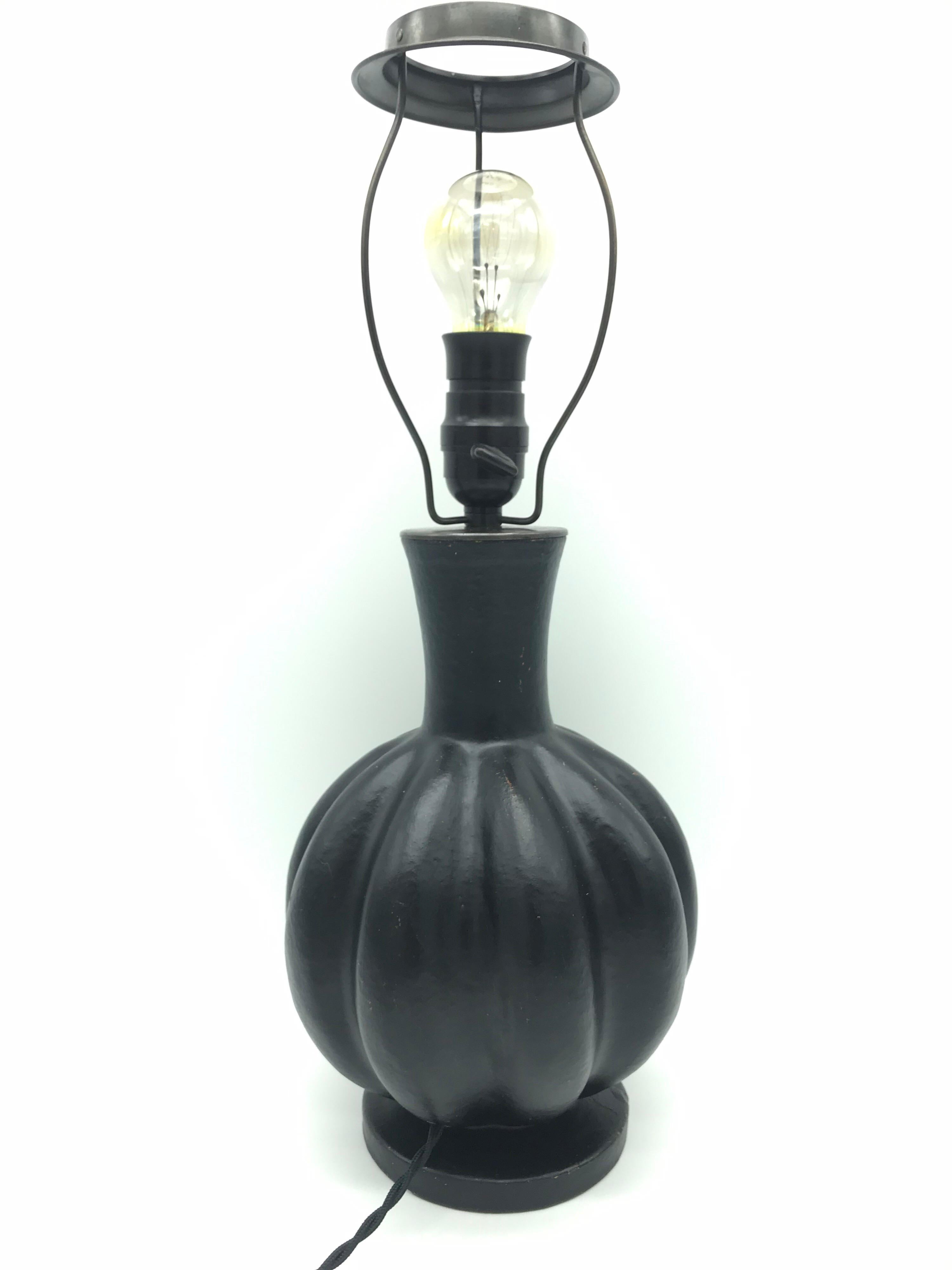 Antique Herman A. Kähler HAK painted pottery lamp from the 1920s
Original label still on the base
Rewired and ready for use
Comes with an antique carbon filament light bulb
One repair to the base
Great patina to the surface and combined with the Art