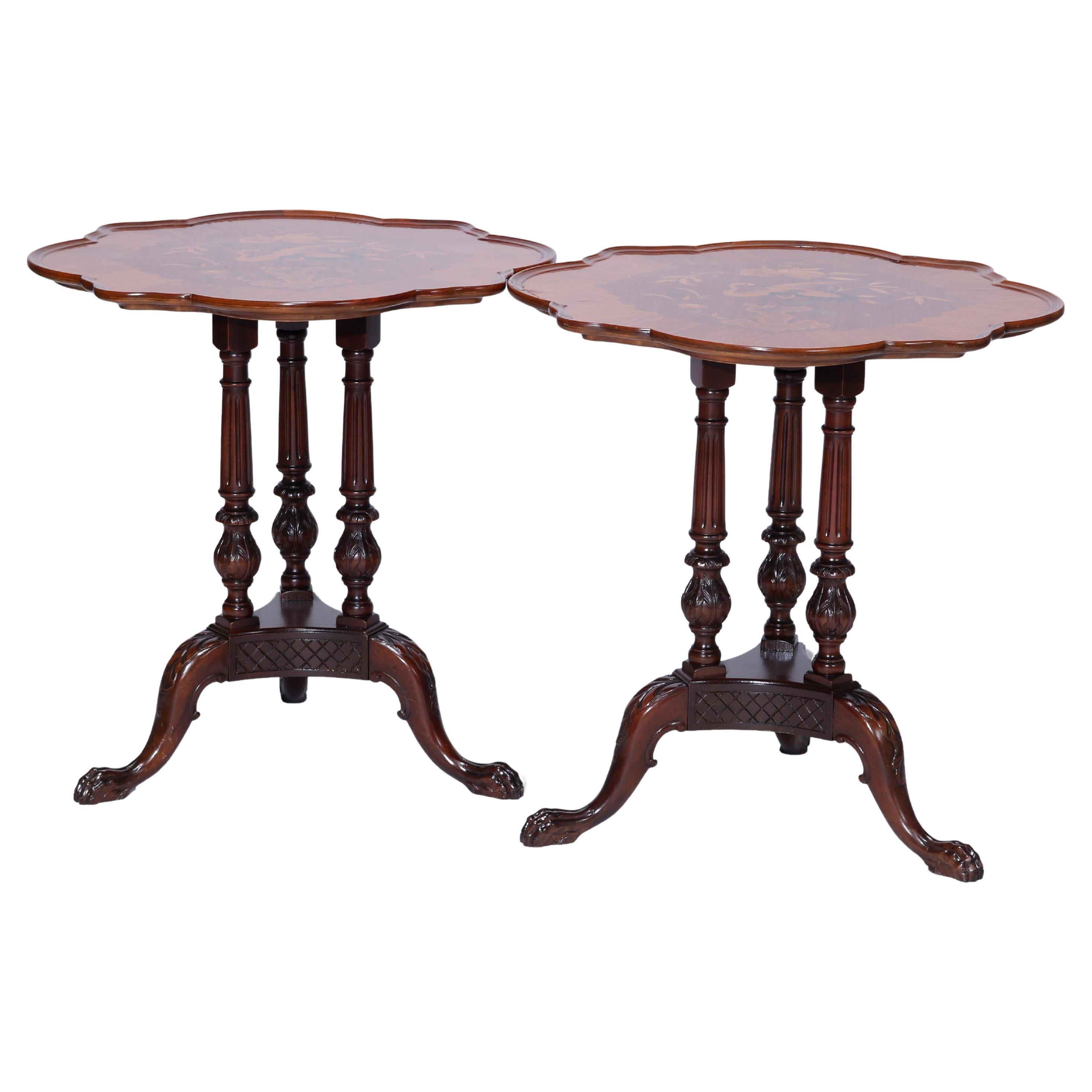 Anciennes tables d'appoint à trois piédestaux festonnés en marqueterie de bois de satin Heron, vers 1930 en vente