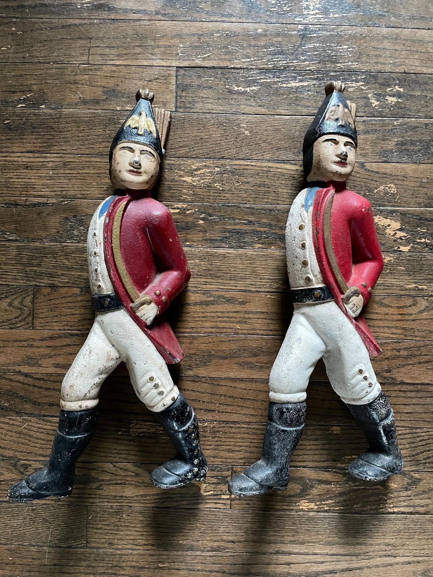 Colonial américain Antiquities Hessian Soldier Figural Andirons Cast Iron Sculptures en vente