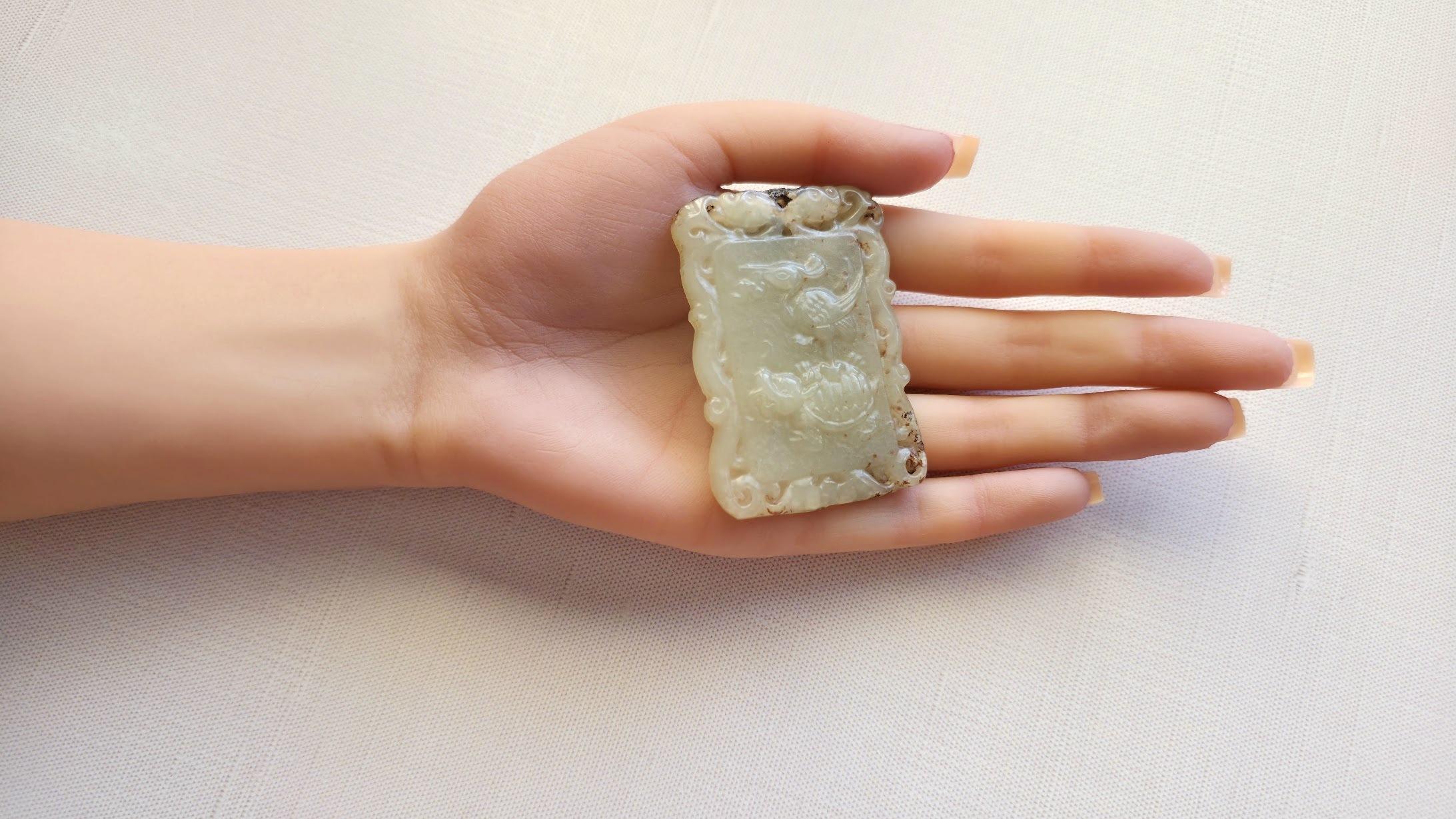 Antico ciondolo di giada Hetian Amuleto della dinastia Qing in vendita 1