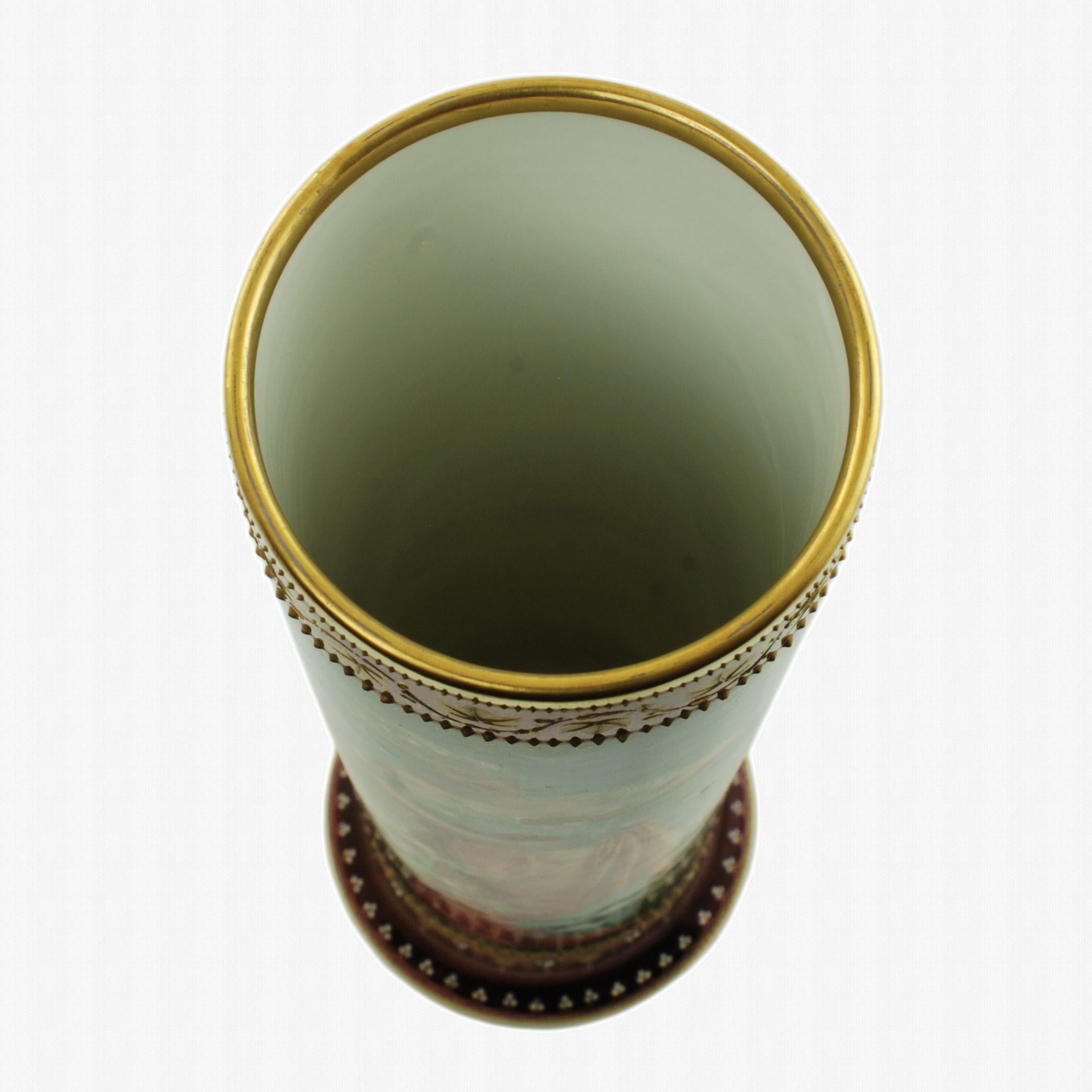 Vaso antico Heufel & Co Dresden Porcelain dipinto a mano da 10 pollici in vendita 1
