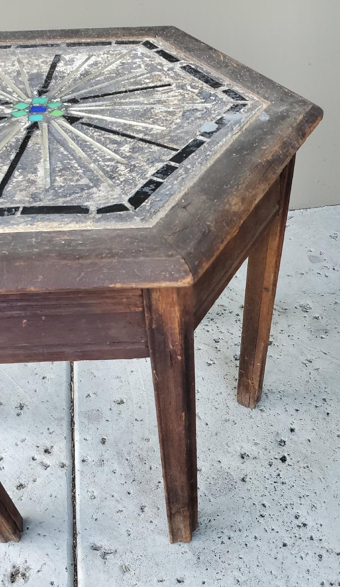 Ancienne table d'appoint hexagonale en chêne Wabi Sabi en vente 1