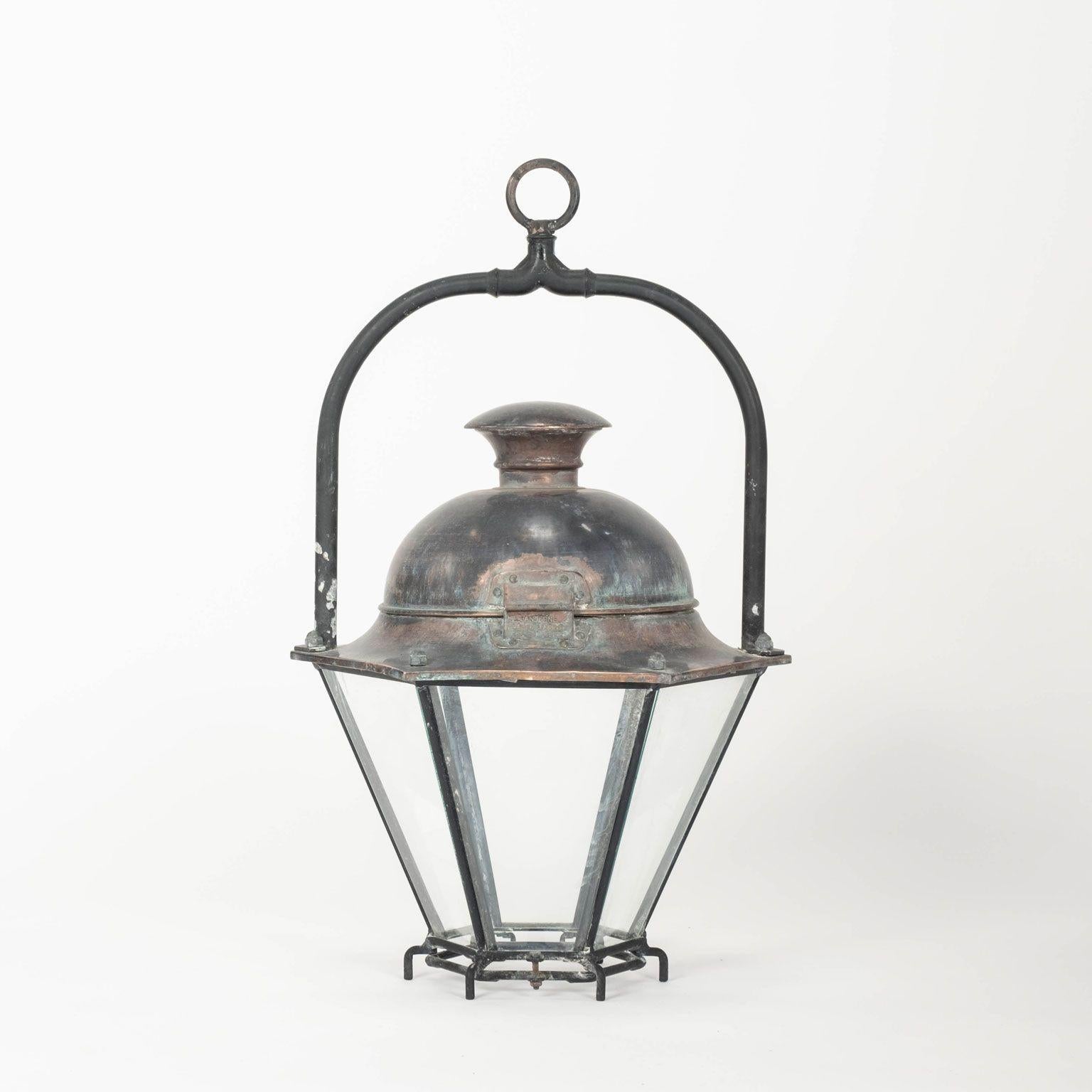 Antiguo Farol Hexagonal de Cobre Abovedado con Paneles de Cristal en venta 4