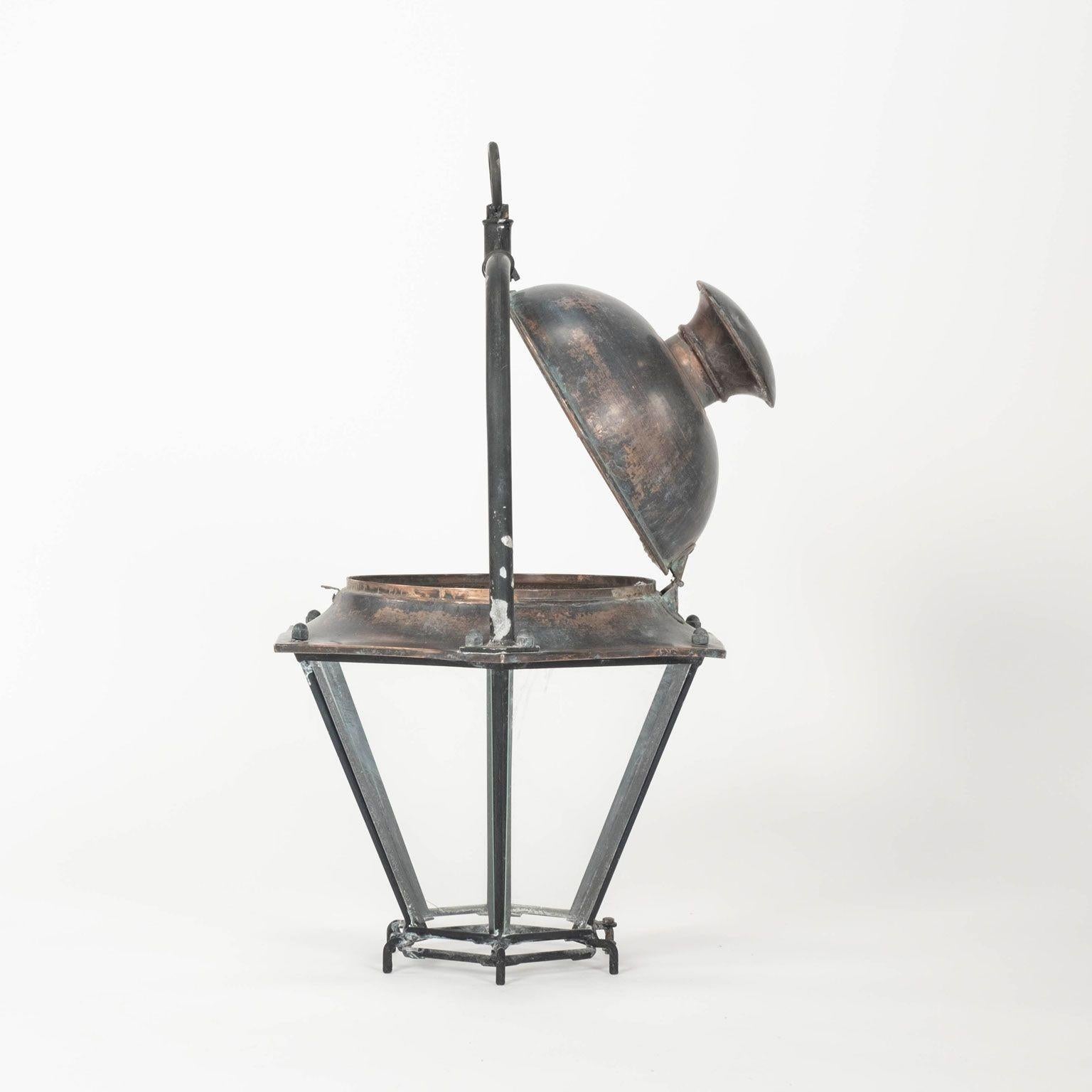 Antiguo Farol Hexagonal de Cobre Abovedado con Paneles de Cristal en venta 1