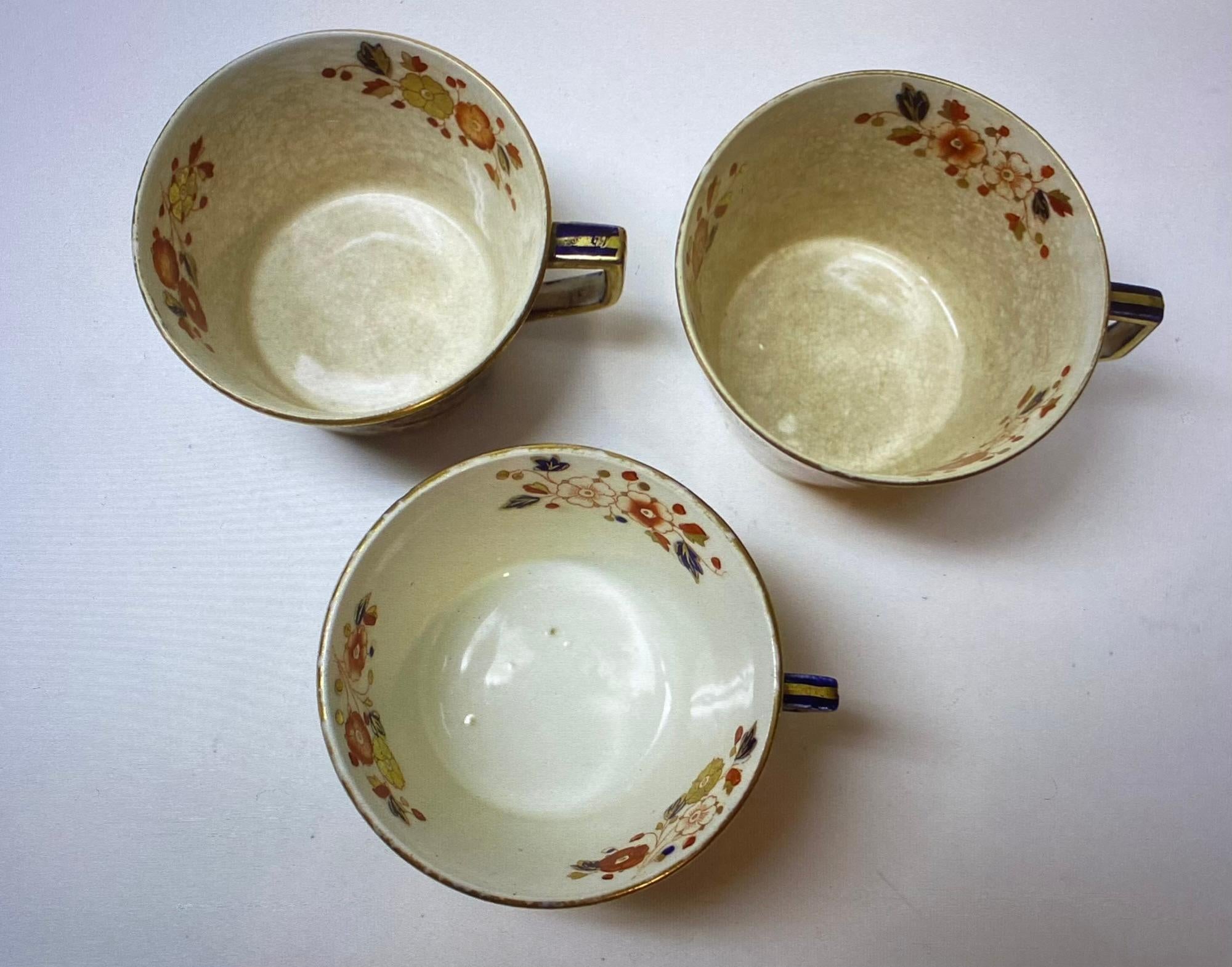 Antique Hexagonal Old Derby Imari Tea Set In Distressed Condition For Sale In East Hampton, NY