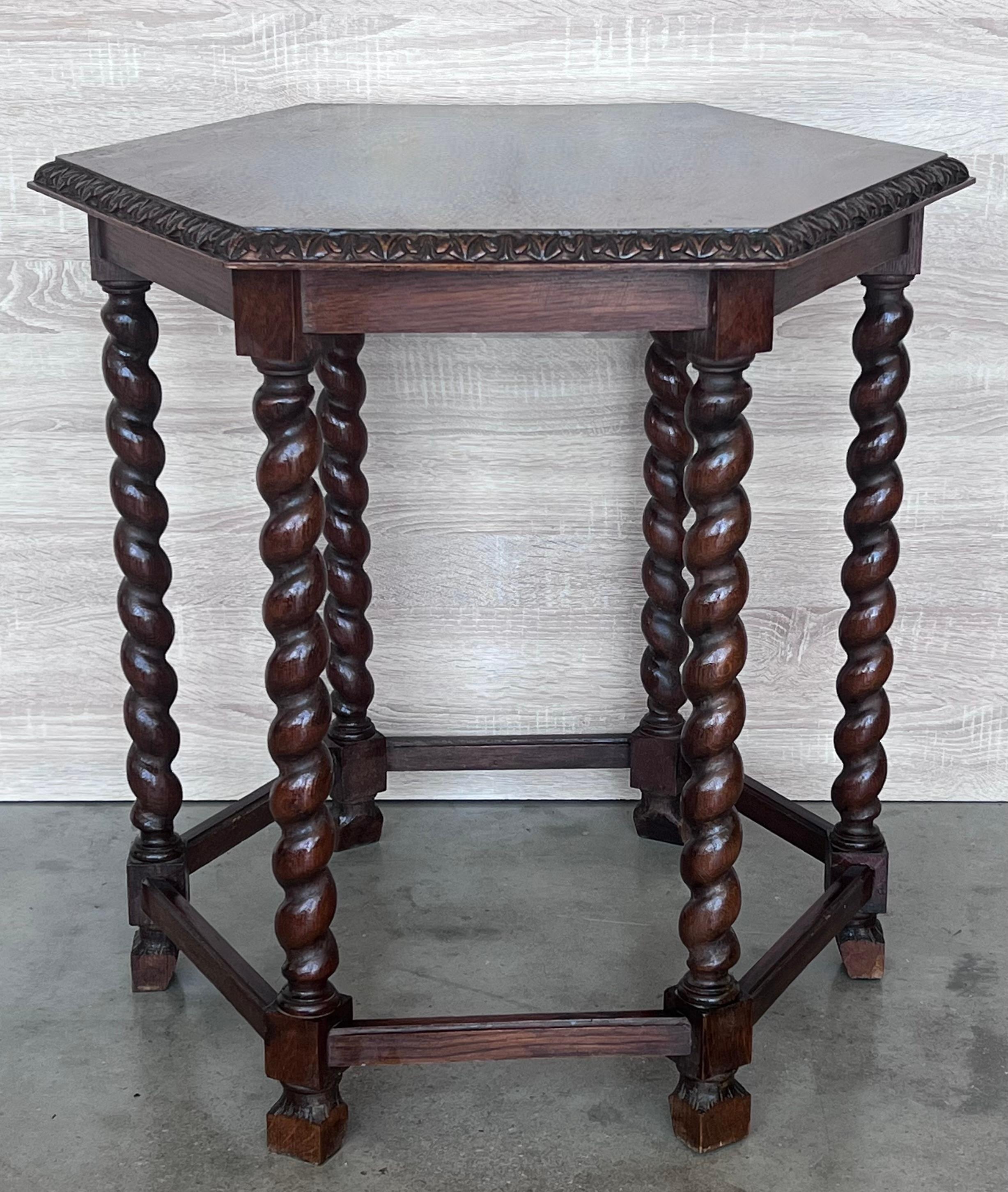 Hexagonall side table with Solomonic legs and carved top and carved edges. The table has six legs with stretcher between the legs to reinforce the stability .
Restored and very functional piece.