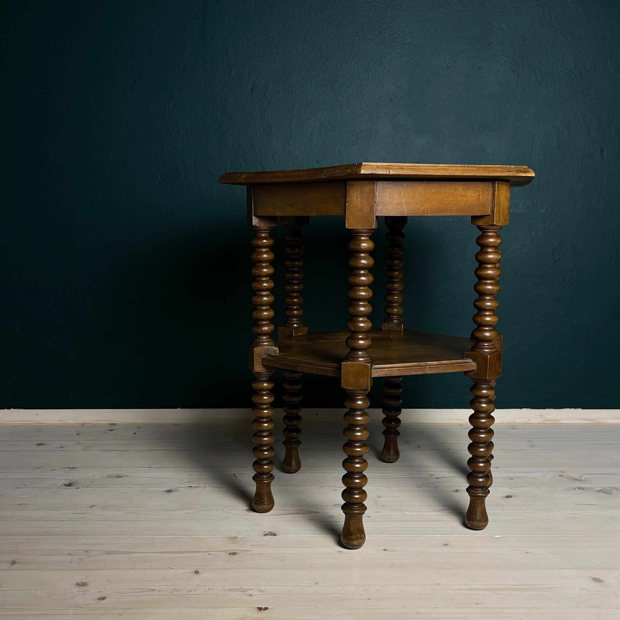Antique Hexagonal Walnut Side Table, Italy, early 20th, Bobbin Turned legs For Sale 2