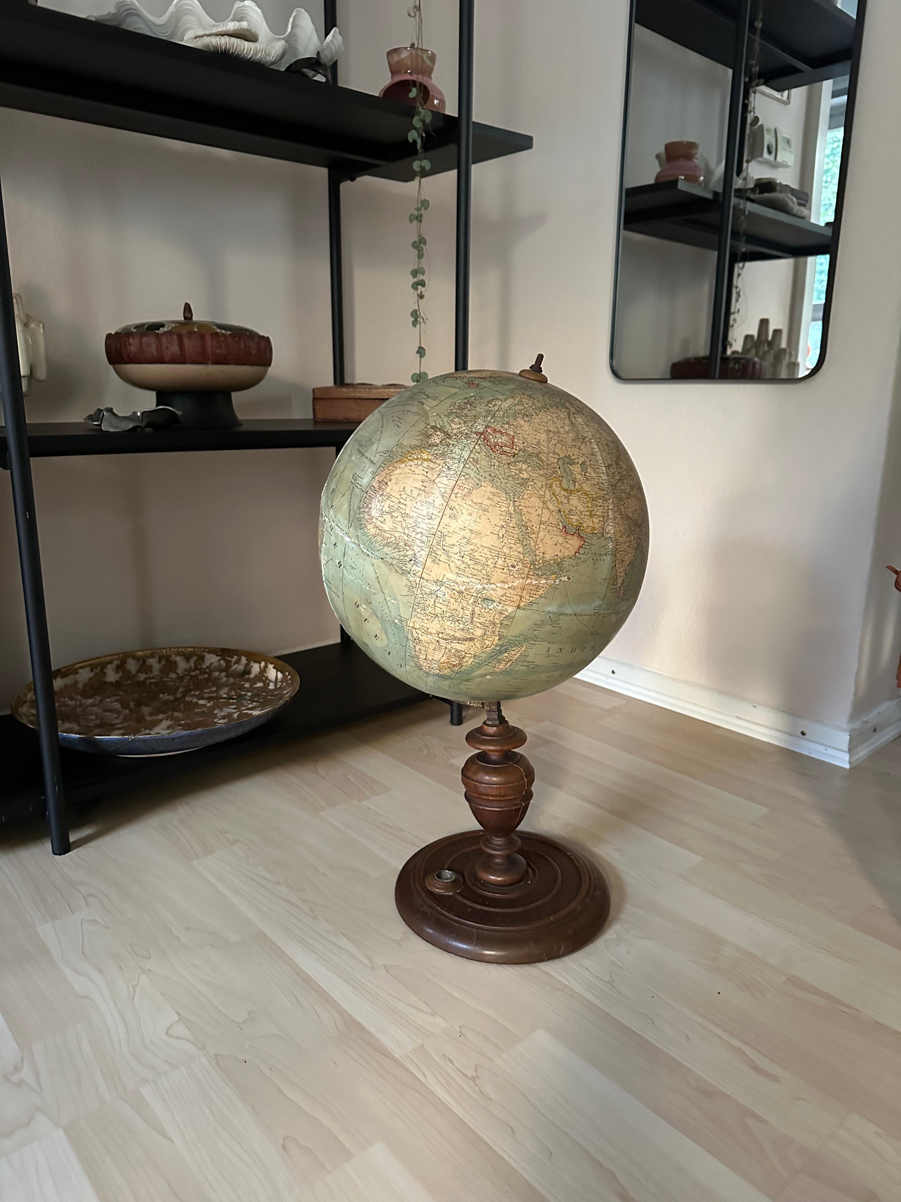 Vetro Antico globo di Heymann - squisito capolavoro cartografico con bussola in vendita