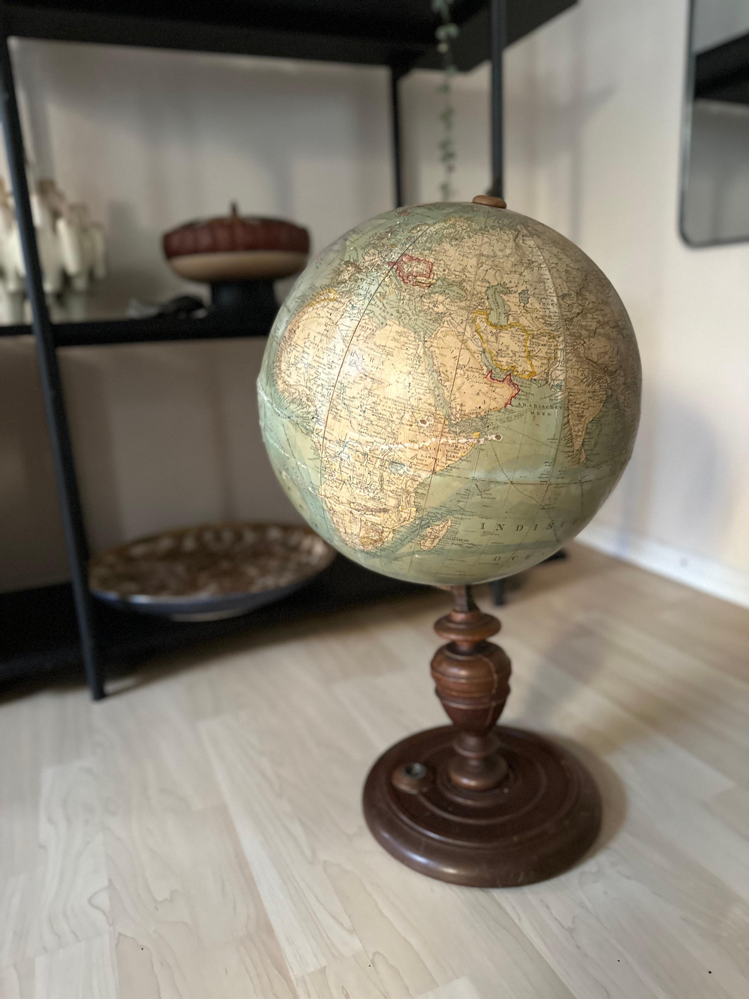 Antico globo di Heymann - squisito capolavoro cartografico con bussola in vendita 1
