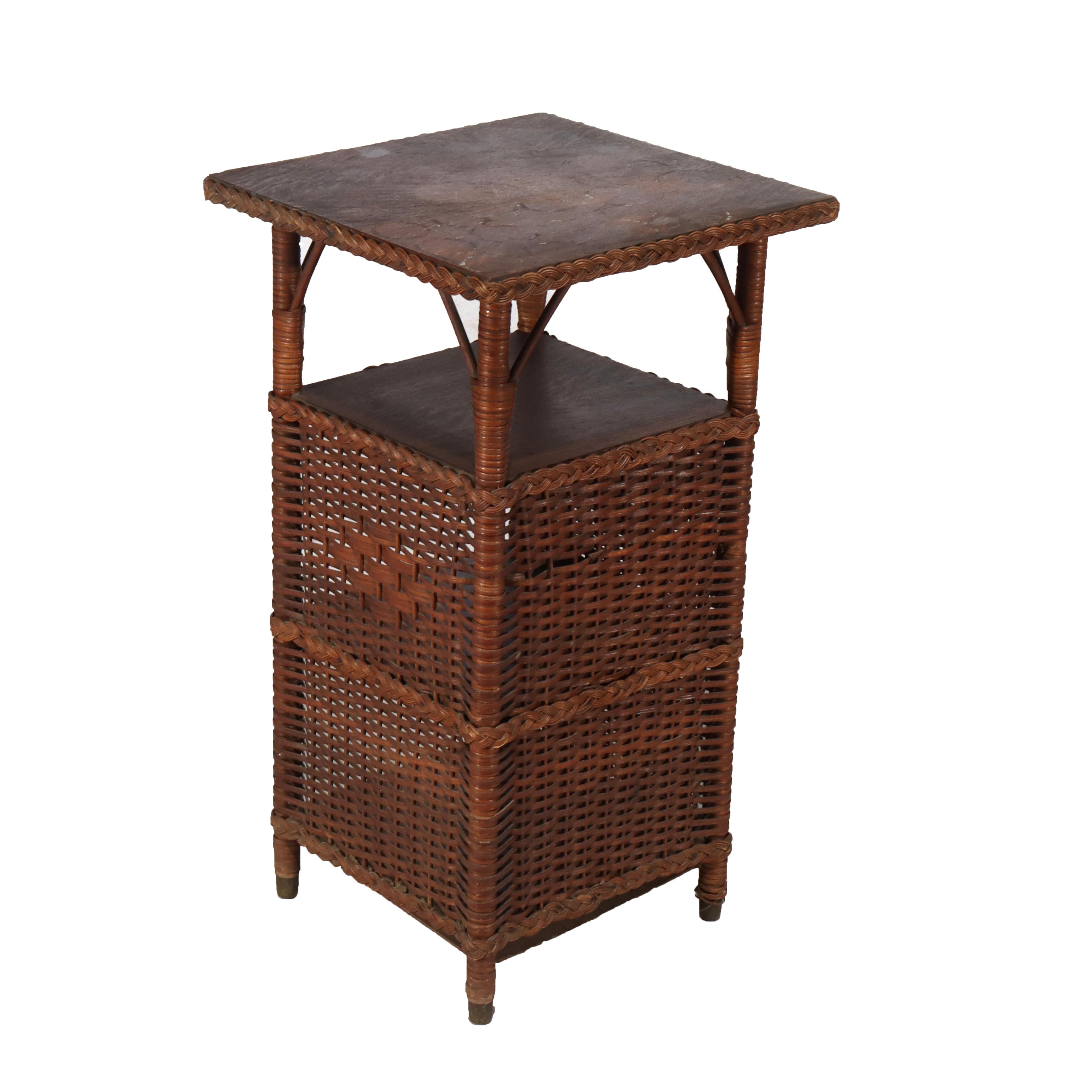 Antique Heywood Wakefield Arts & Crafts Oak & Wicker Magazine Stand C1920 im Angebot 1