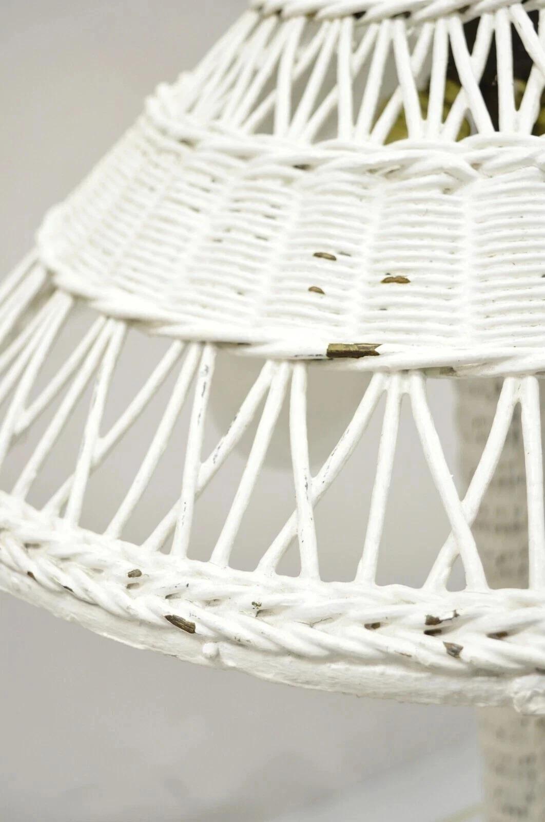 Antique Heywood Wakefield Arts & Crafts White Wicker Table Lamp With Shade For Sale 1