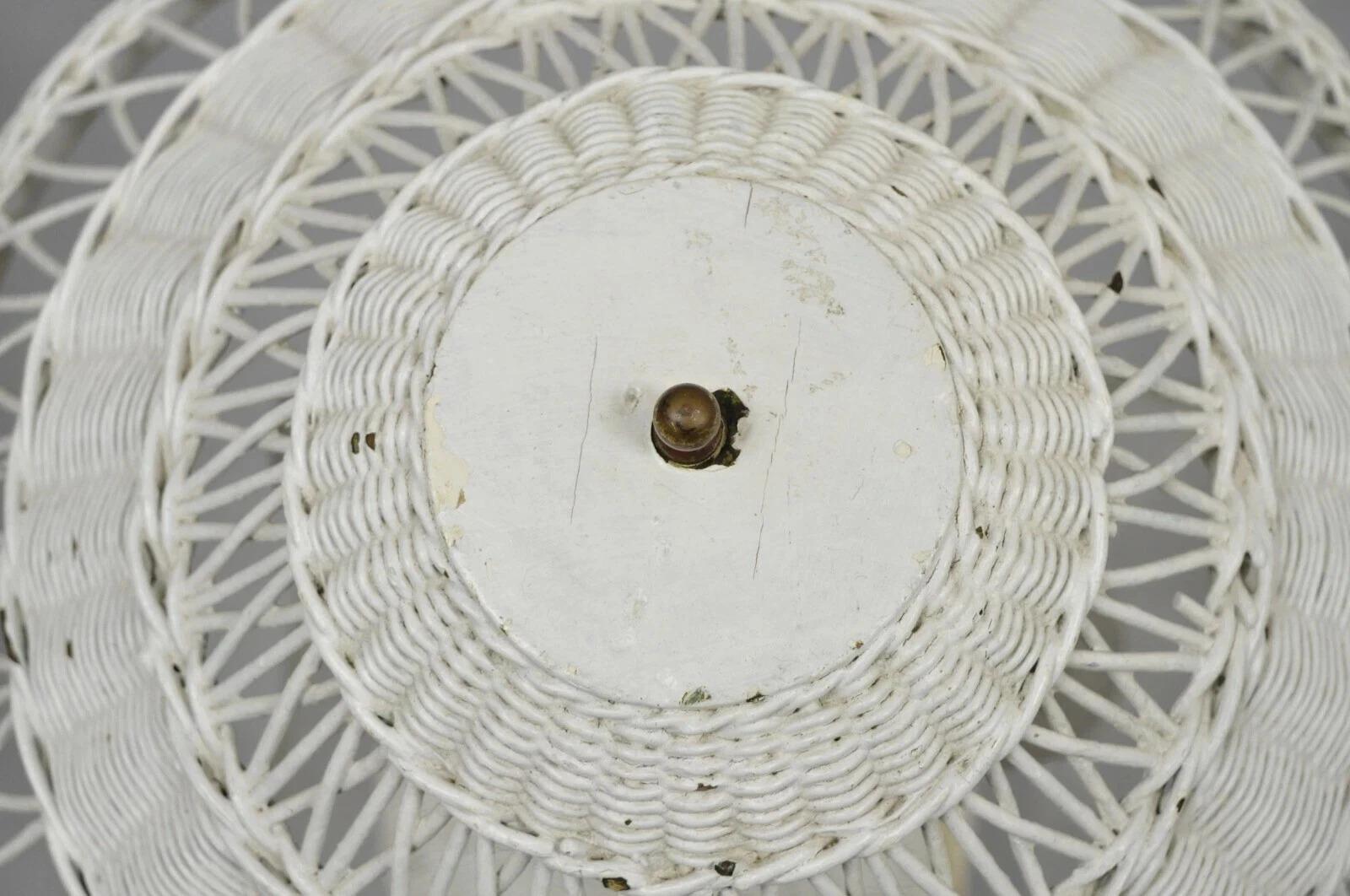 Antique Heywood Wakefield Arts & Crafts White Wicker Table Lamp With Shade For Sale 2