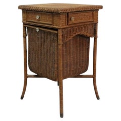 Antico cavalletto da cucito in vimini Heywood Wakefield, firmato, 1920 circa