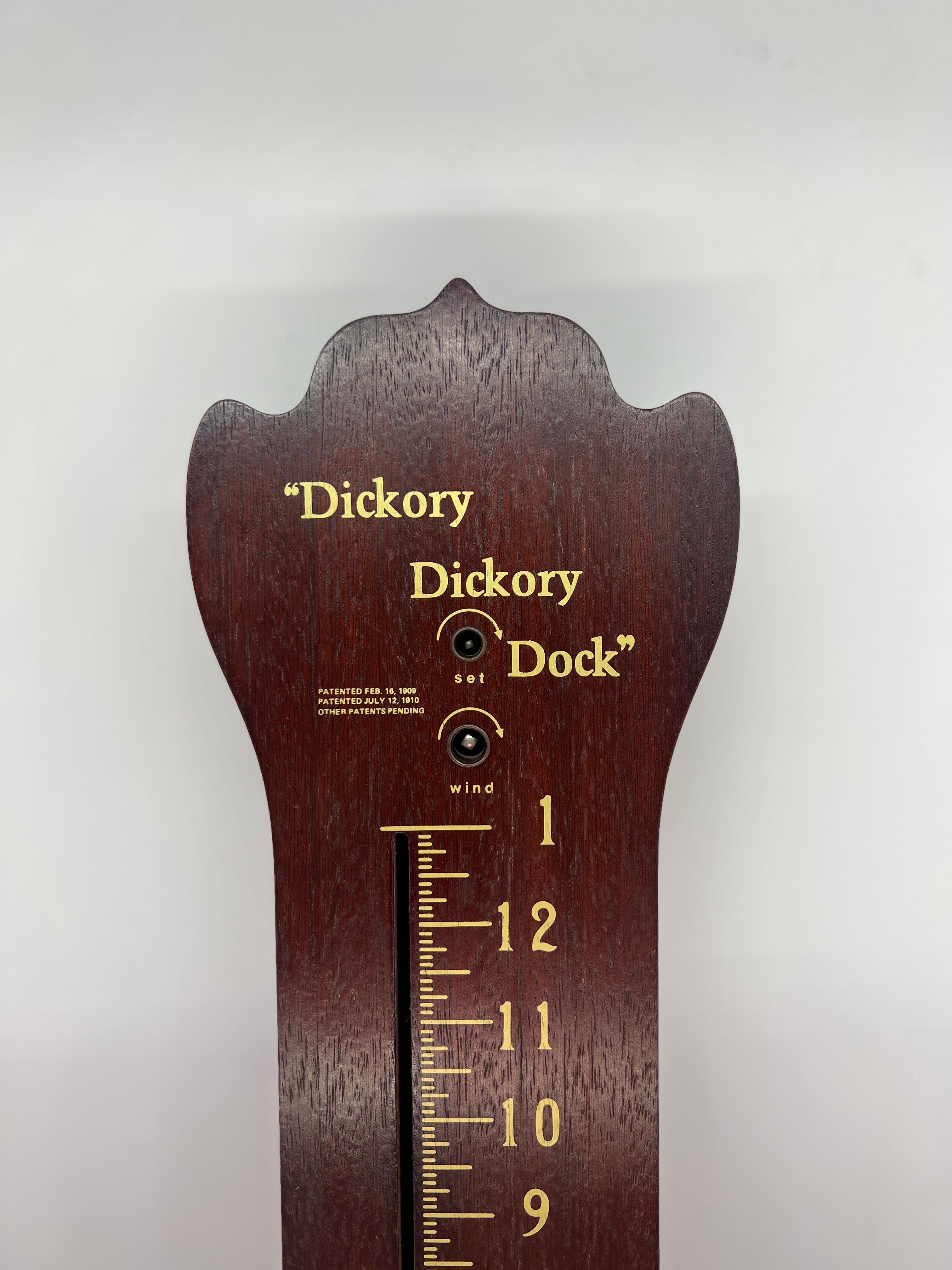 Antique Hickory Dickory Dock Mouse Novelty Wall Clock, the Mouse Reads Time In Good Condition In Atlanta, GA