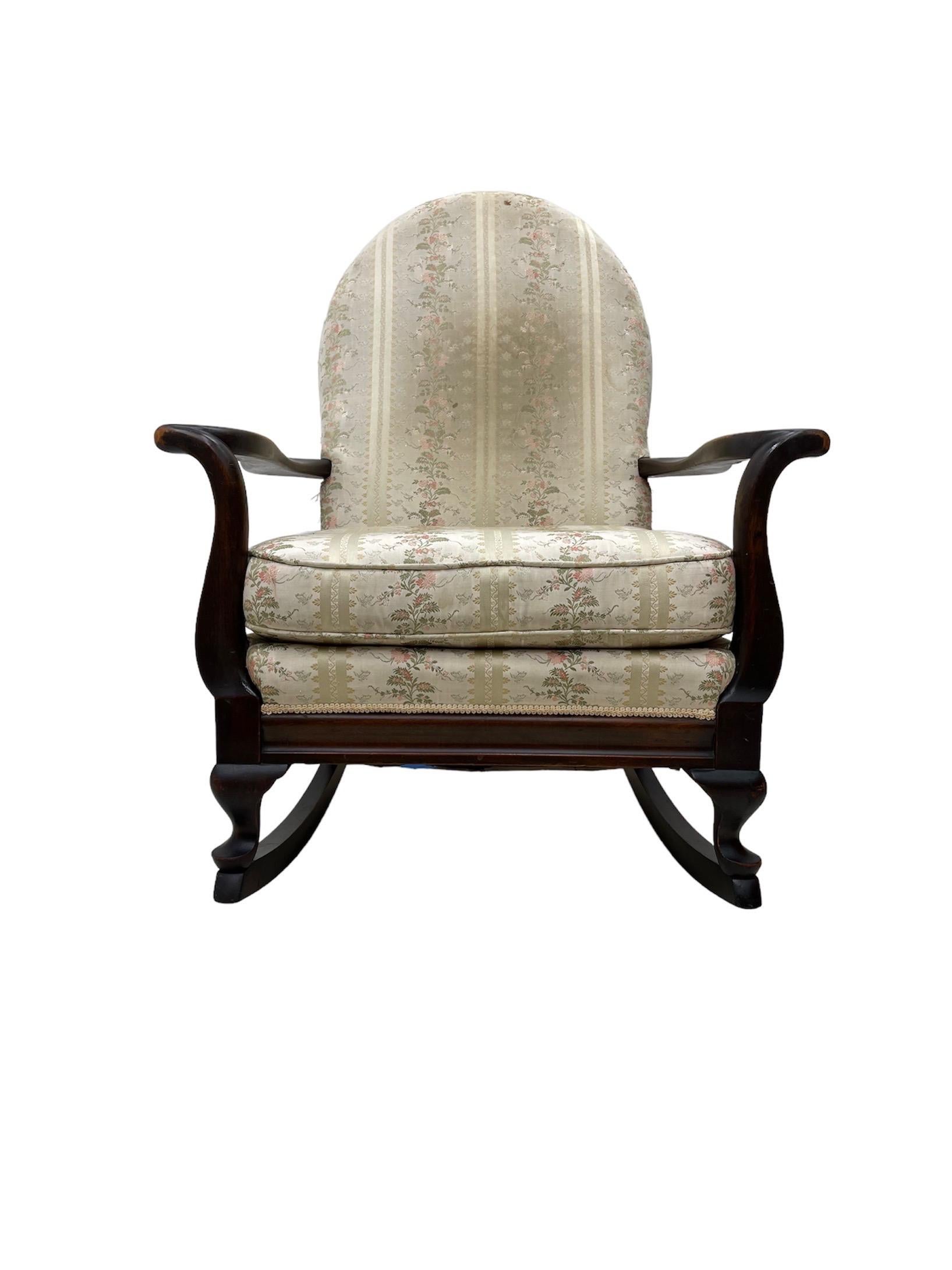 Antique high back rocking chair

Dimensions. 29 W ; 33 D ; 38 1/2 H.