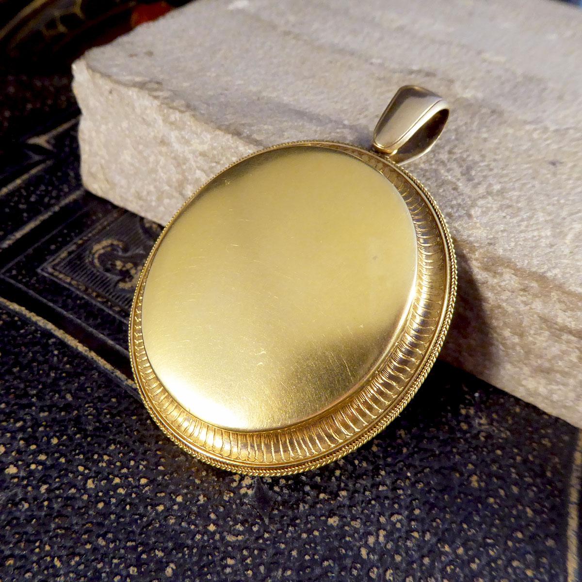 Women's or Men's Antique High Quality Late Victorian 14ct Yellow Gold Locket Pendant For Sale